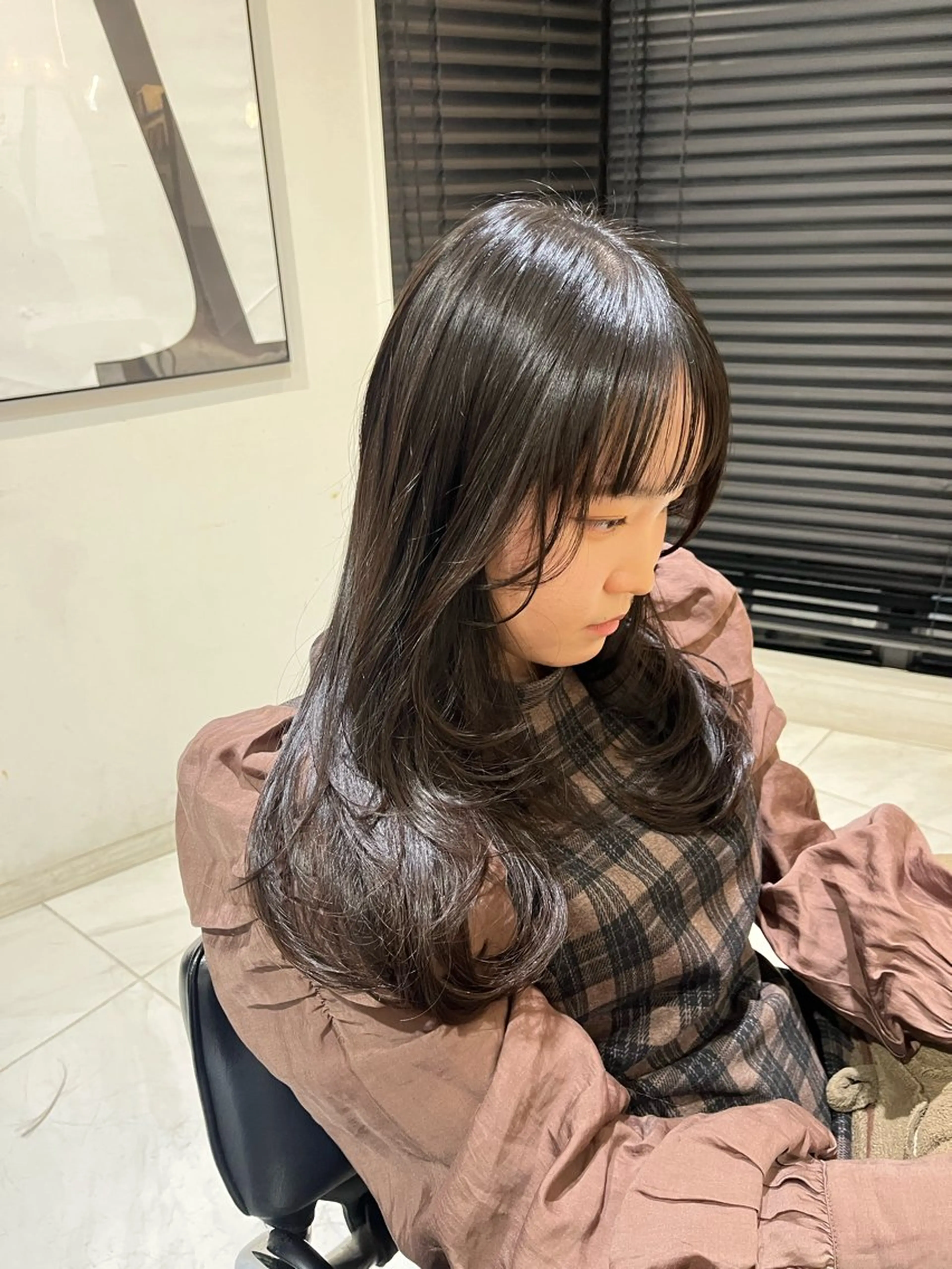 ロング レイヤーカット ナミ🩶暗髪/暖色 ❤️/透明感/縮毛のヘアスタイル