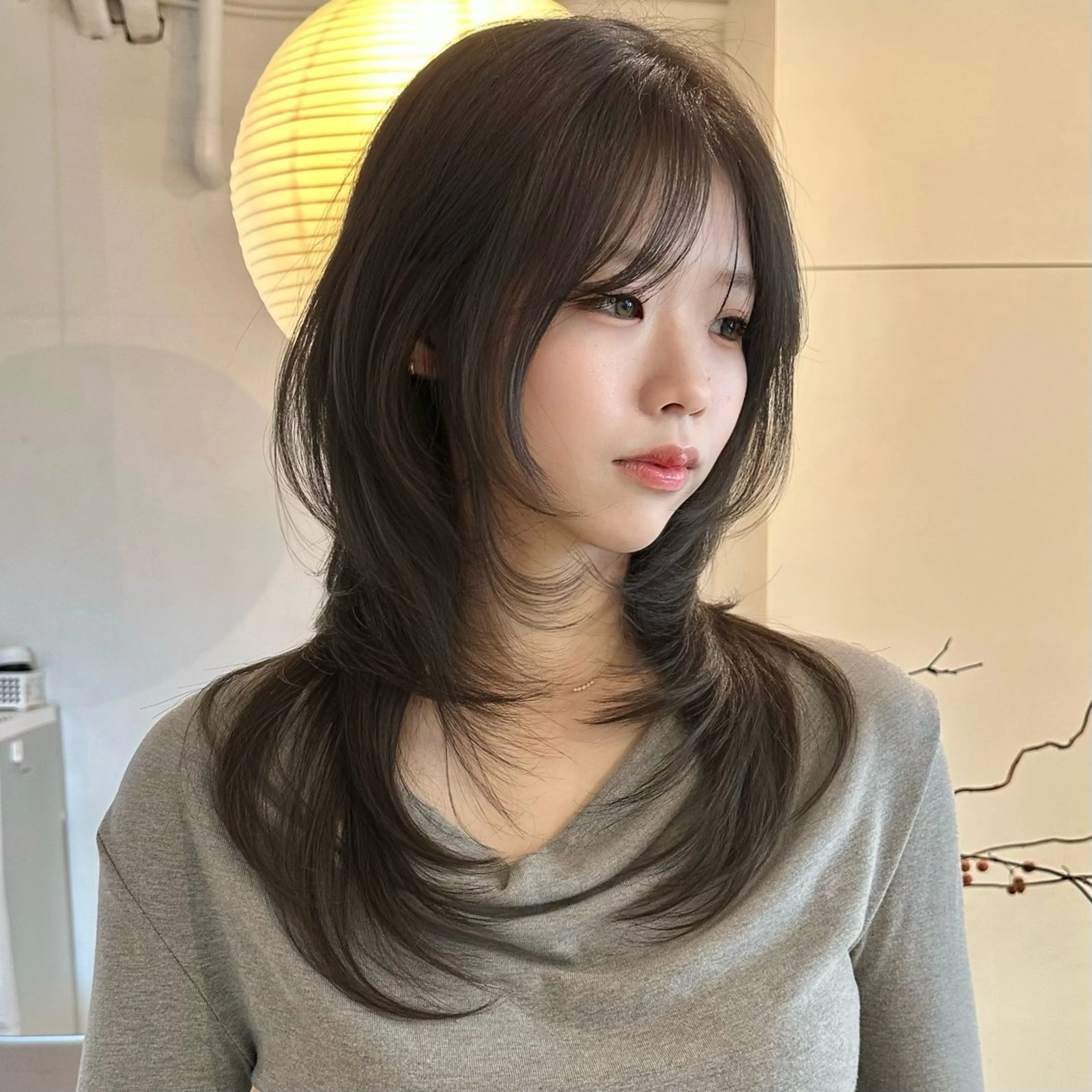 ミディアム カット ヘアカラー トリートメント 🌹ハッシュカット、 レイヤー韓国ヘア🌹のヘアスタイル