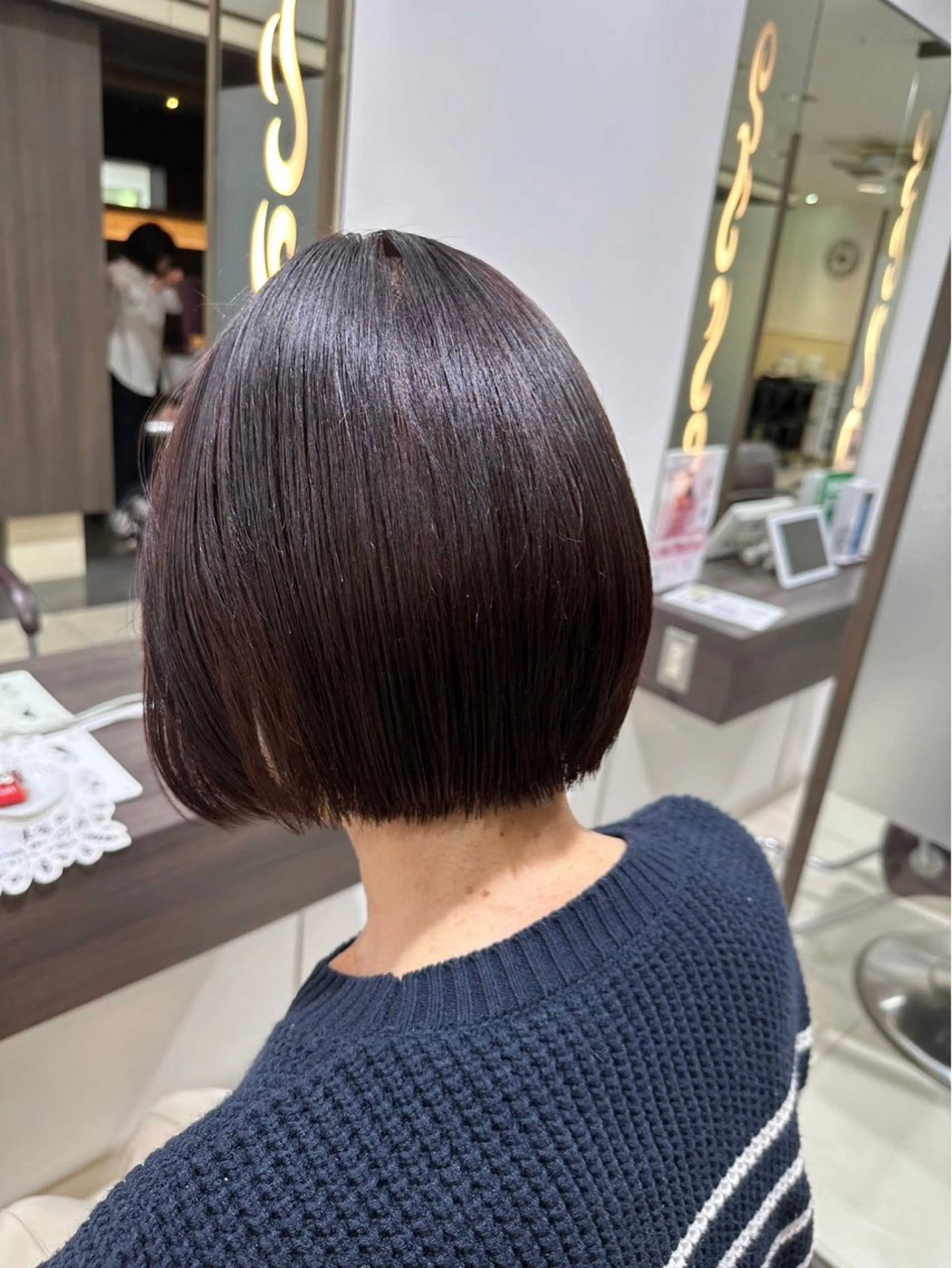 ミディアム レイヤー 艶々カラーのヘアスタイル