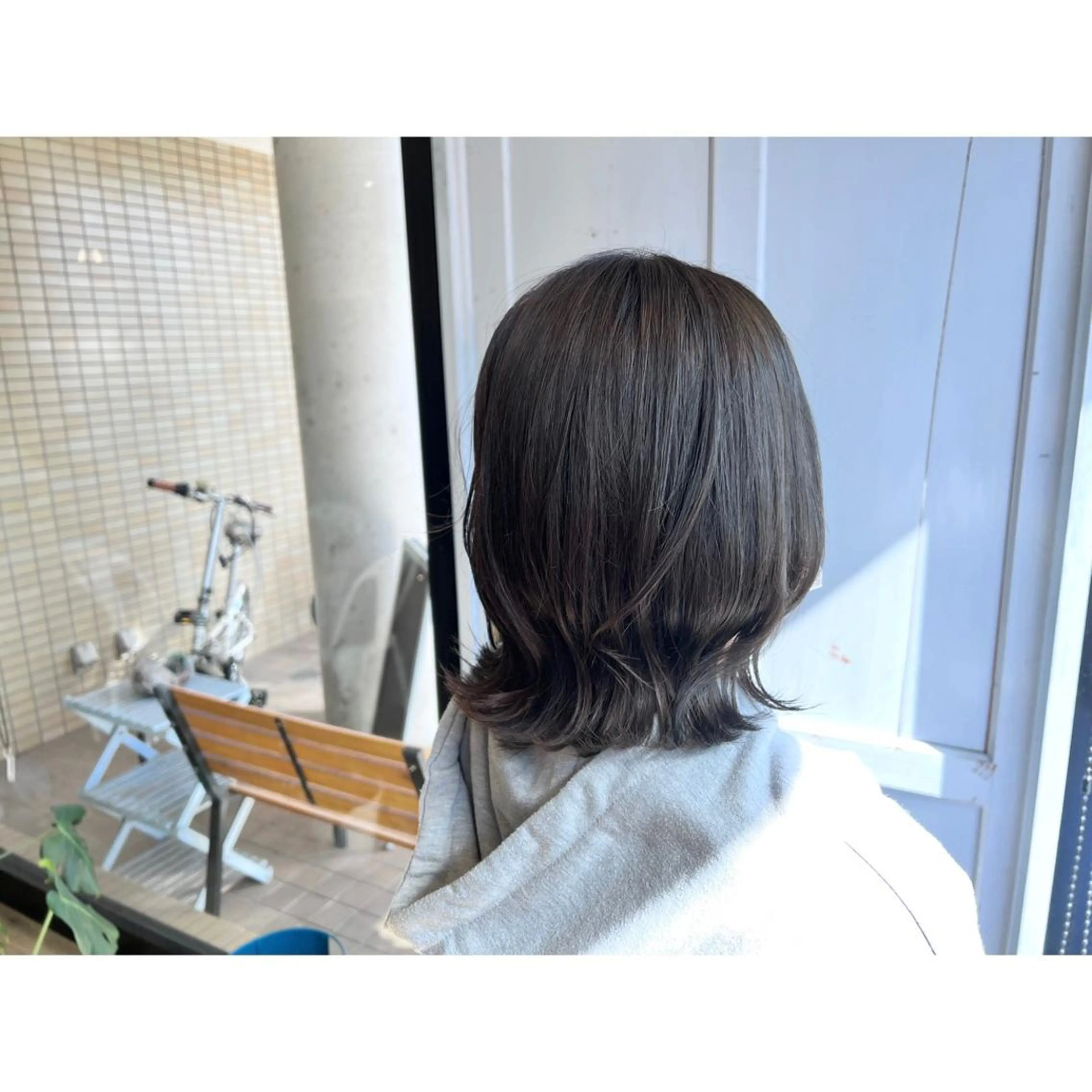 ミディアム カラー グレージュ オリーブグレージュ オリーブグレー ヘアカラー トリートメント ツキダテ ユイのヘアスタイル