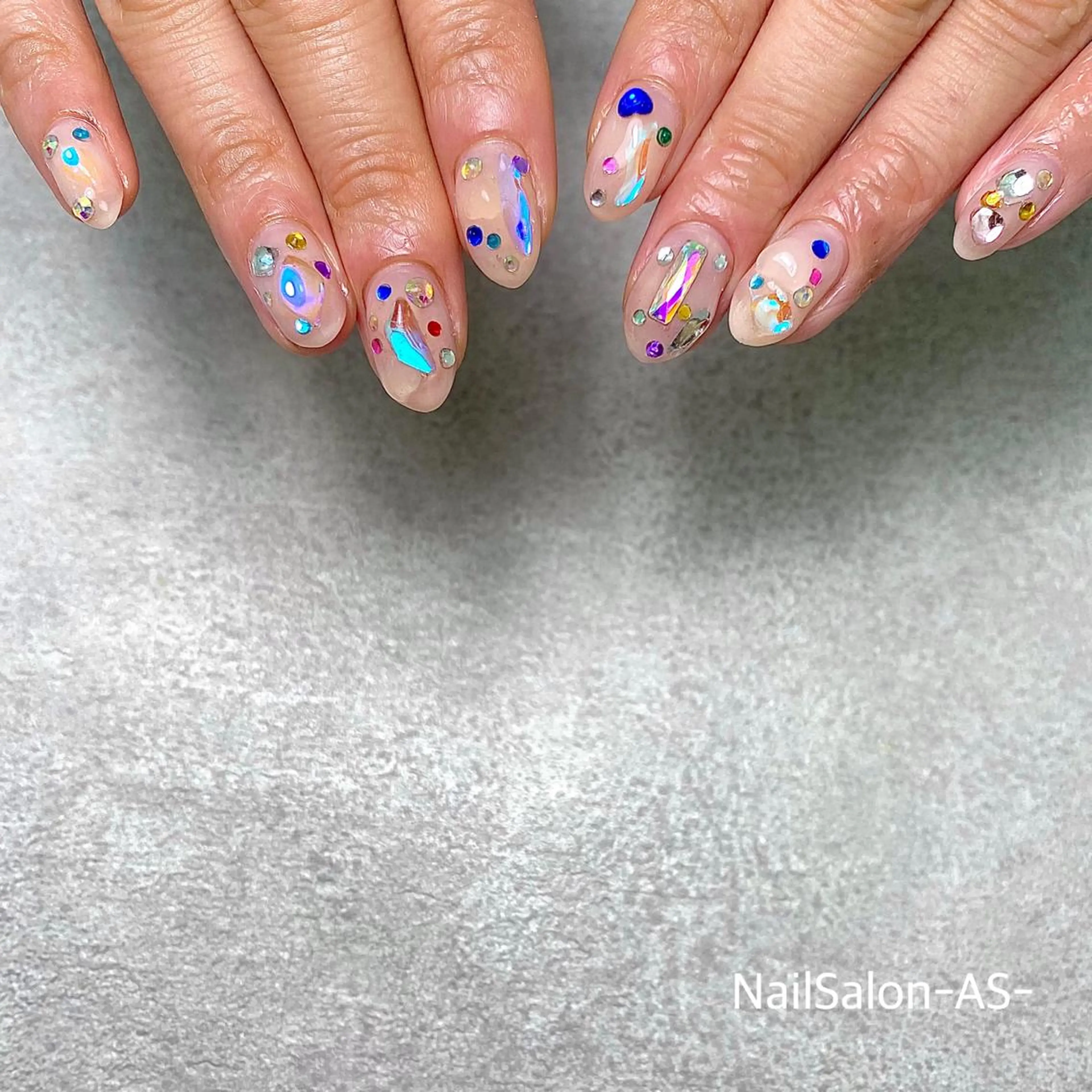 ネイル ストーンネイル Nail Salon louéのネイルデザイン