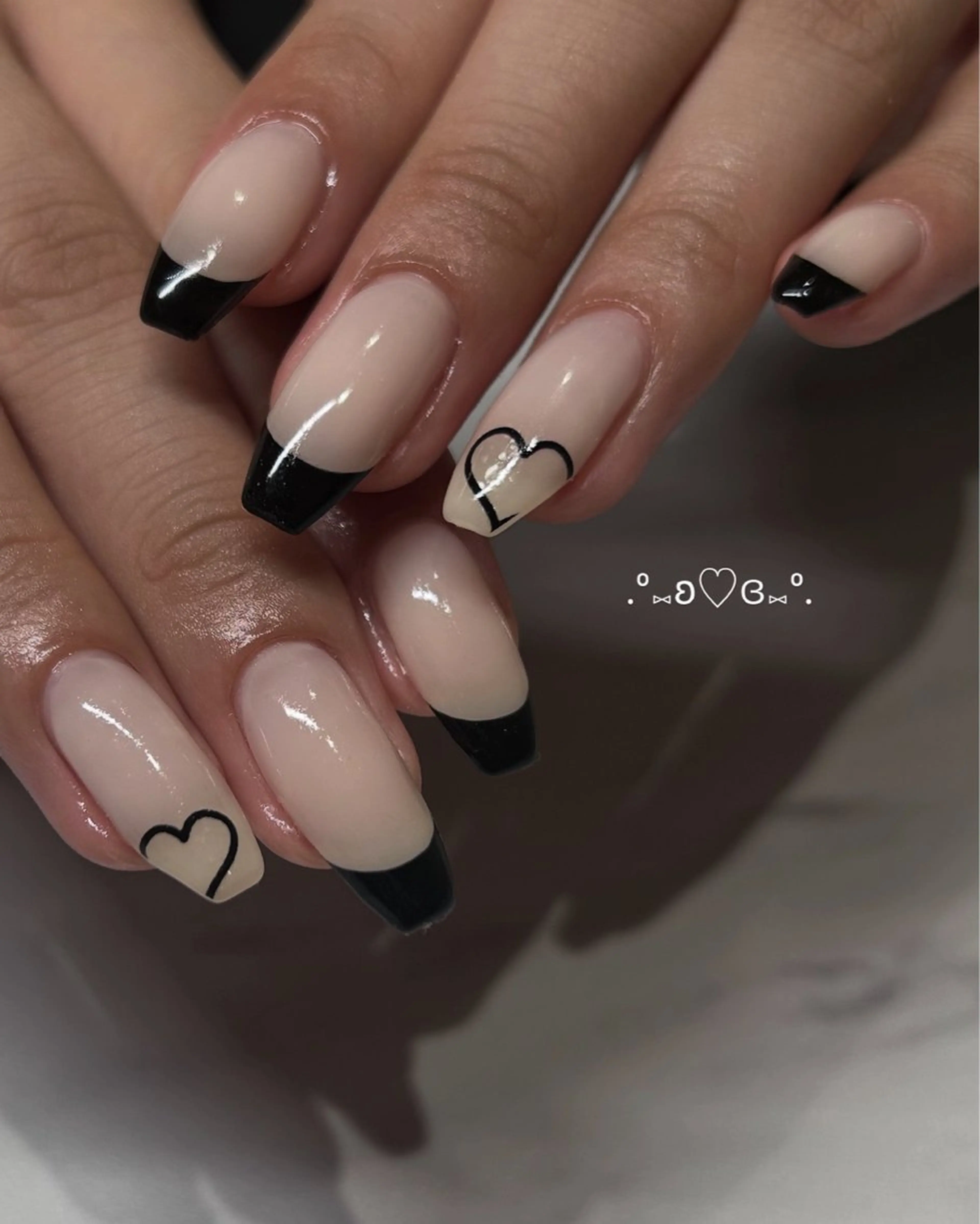 ネイル mikoto 🎀 艶々美フォルムのネイルデザイン