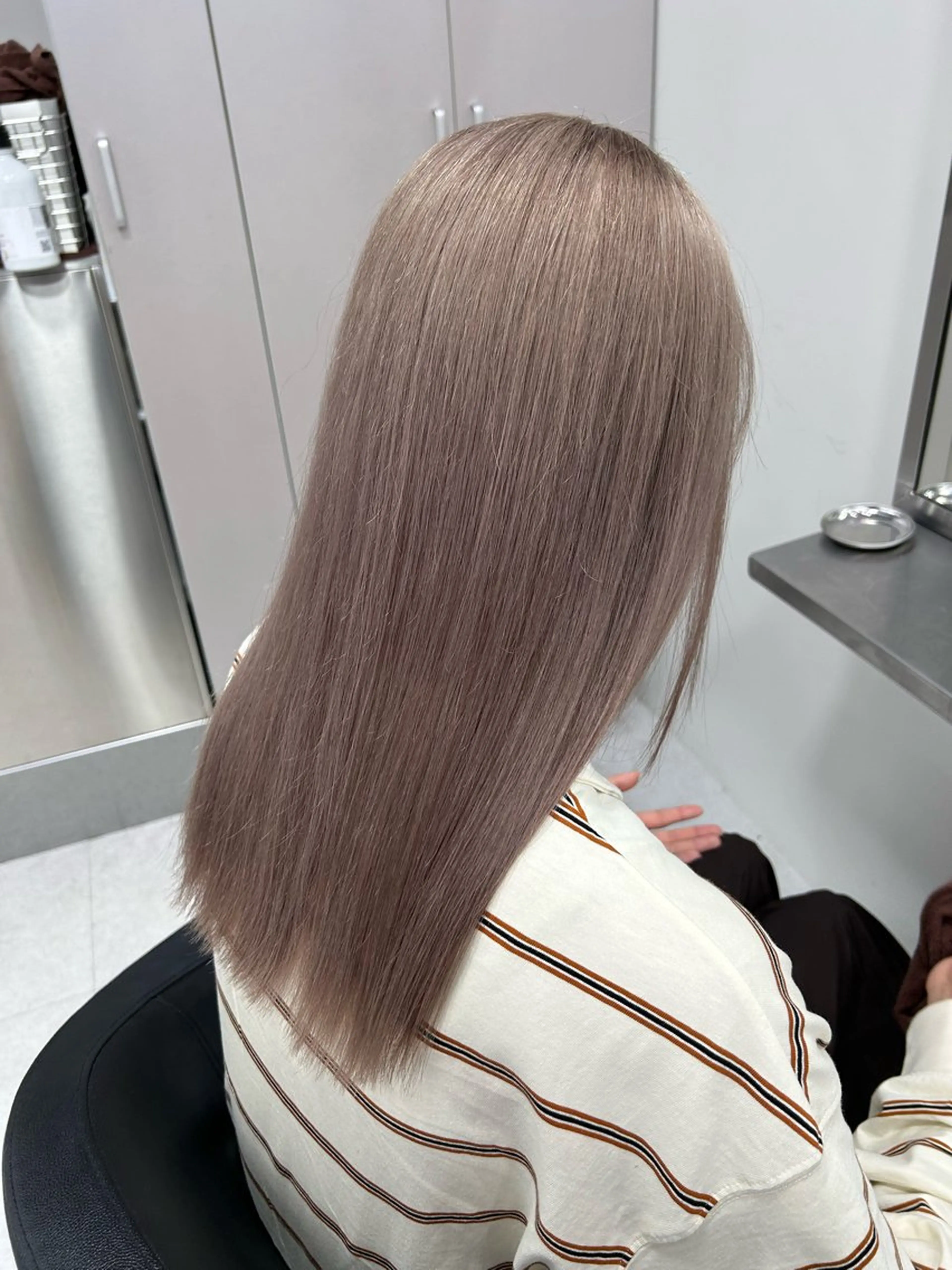 ロング カラー グレージュ ミルクティーグレージュ ヘアカラー トリートメント Beleza 川越所属・Kazusa/川越/ エクステ/ハイトーンのヘアスタイル