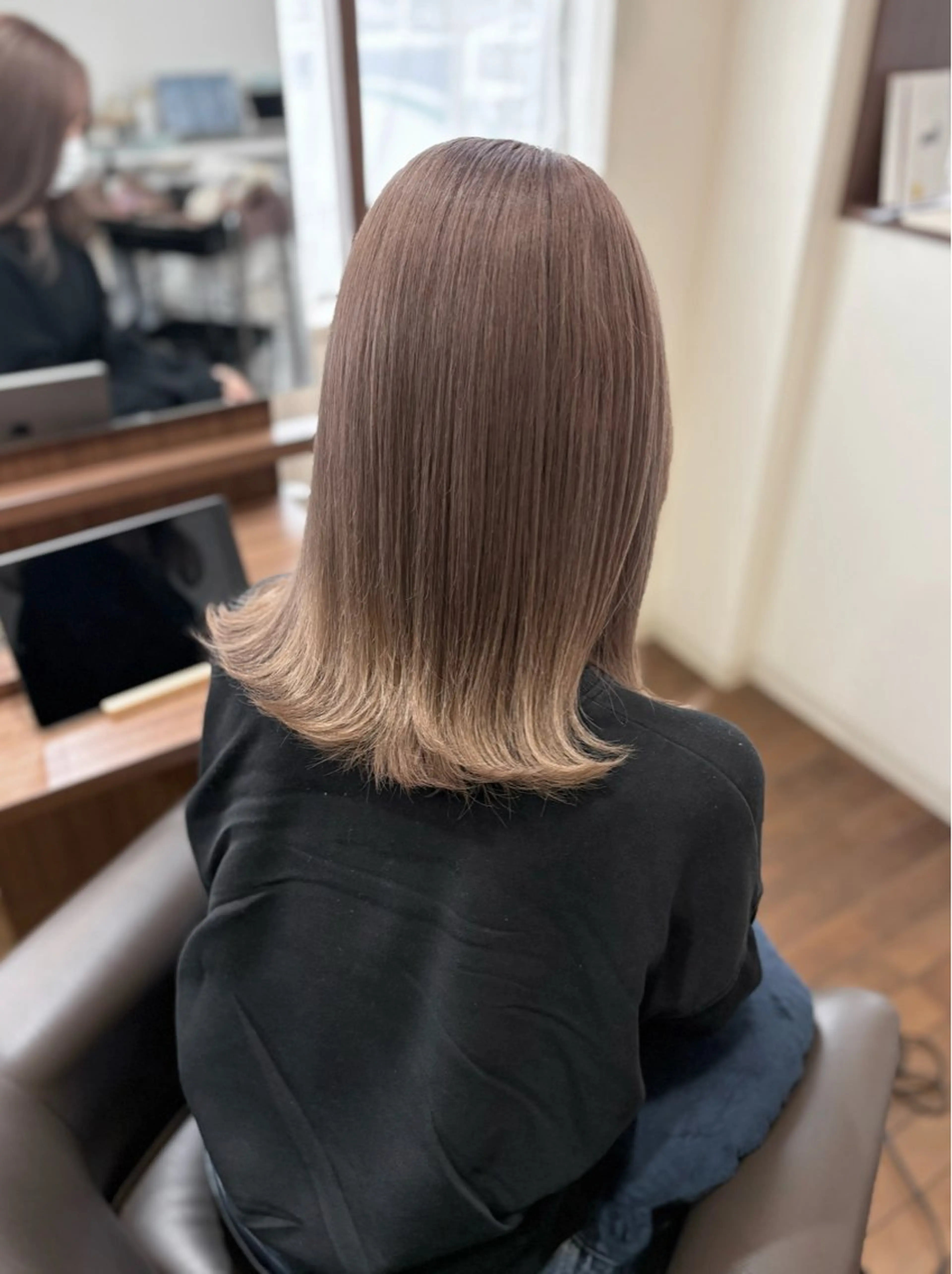 ミディアム 栗本 栞のヘアスタイル