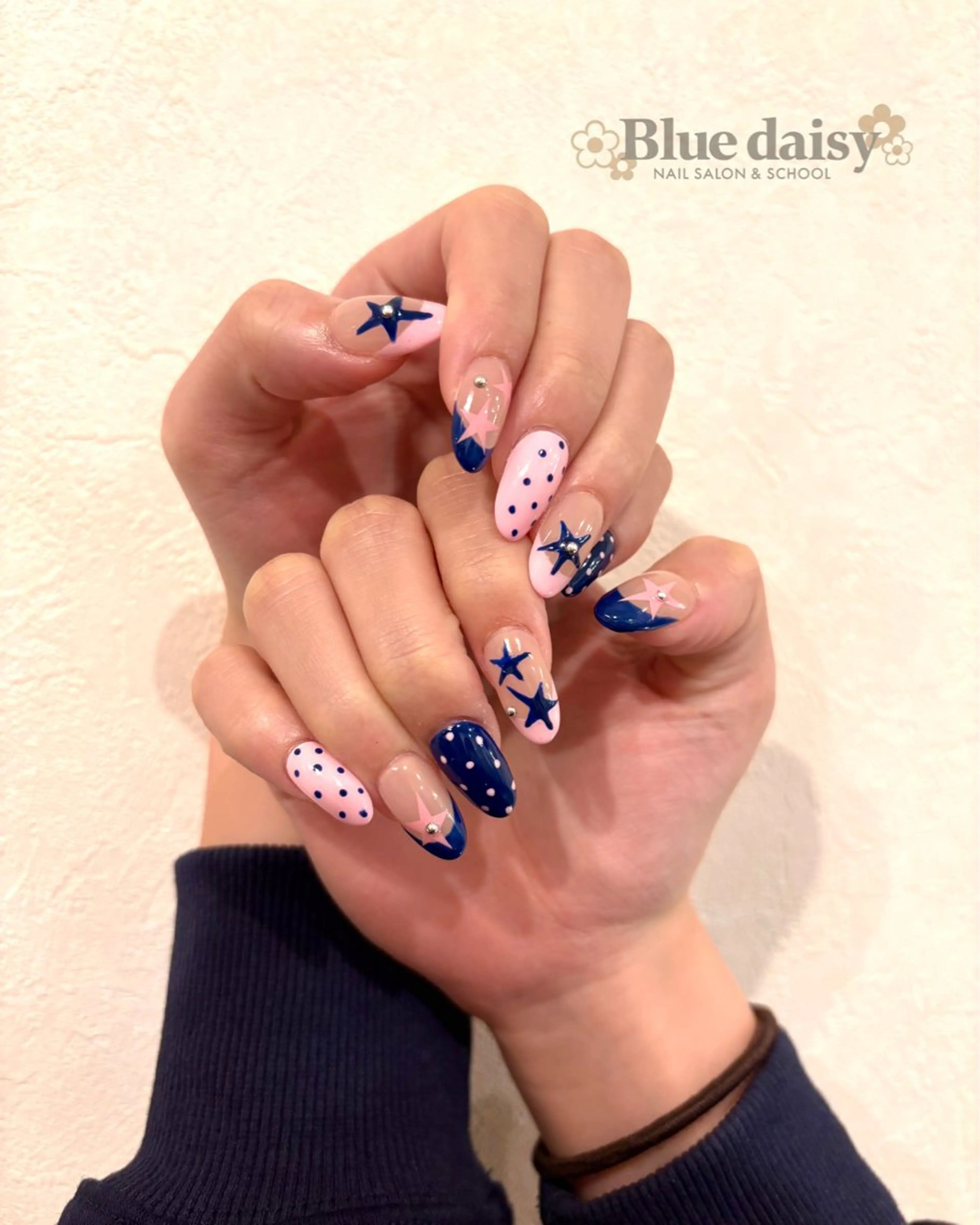 ネイル ピンク 春ネイル ハンドネイル Blue daisy 栄本店のネイルデザイン