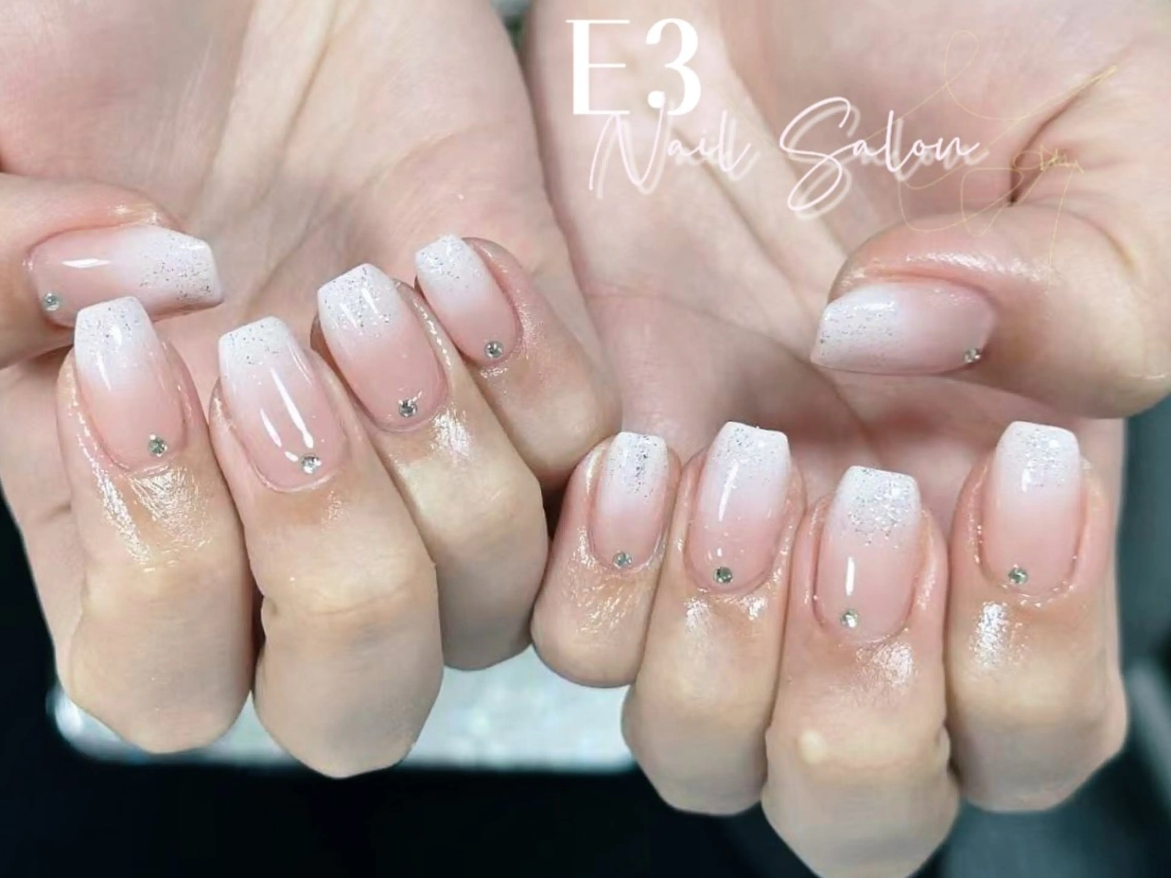 ネイル フレンチネイル ジェルネイル ガラスフレンチ グラデーション キラキラネイル ハンドネイル E3 Nail Salonのネイルデザイン