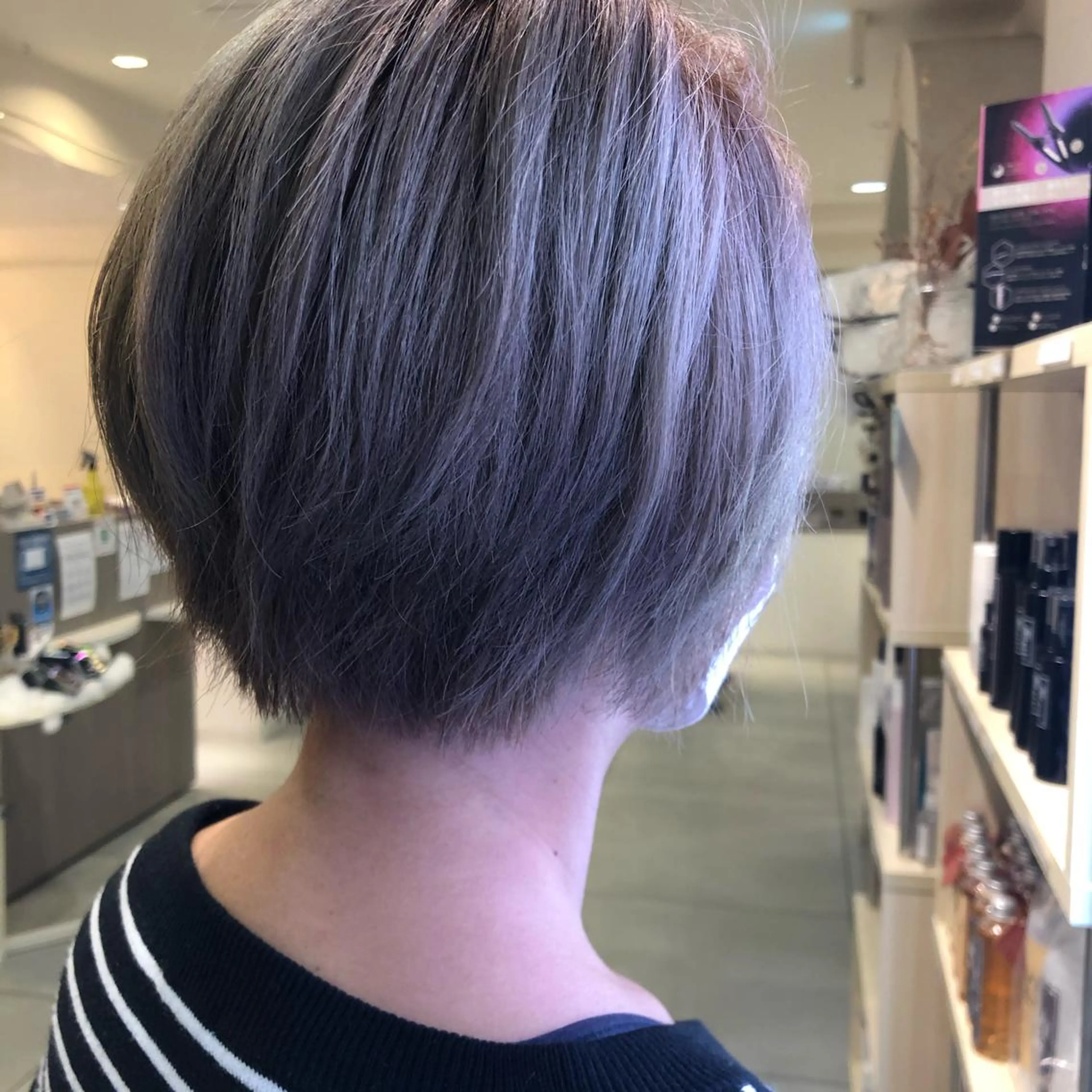 ショート カラー アッシュ ラベンダーカラー ラベンダーアッシュ カット ヘアカラー 松佐 ゆかりのヘアスタイル