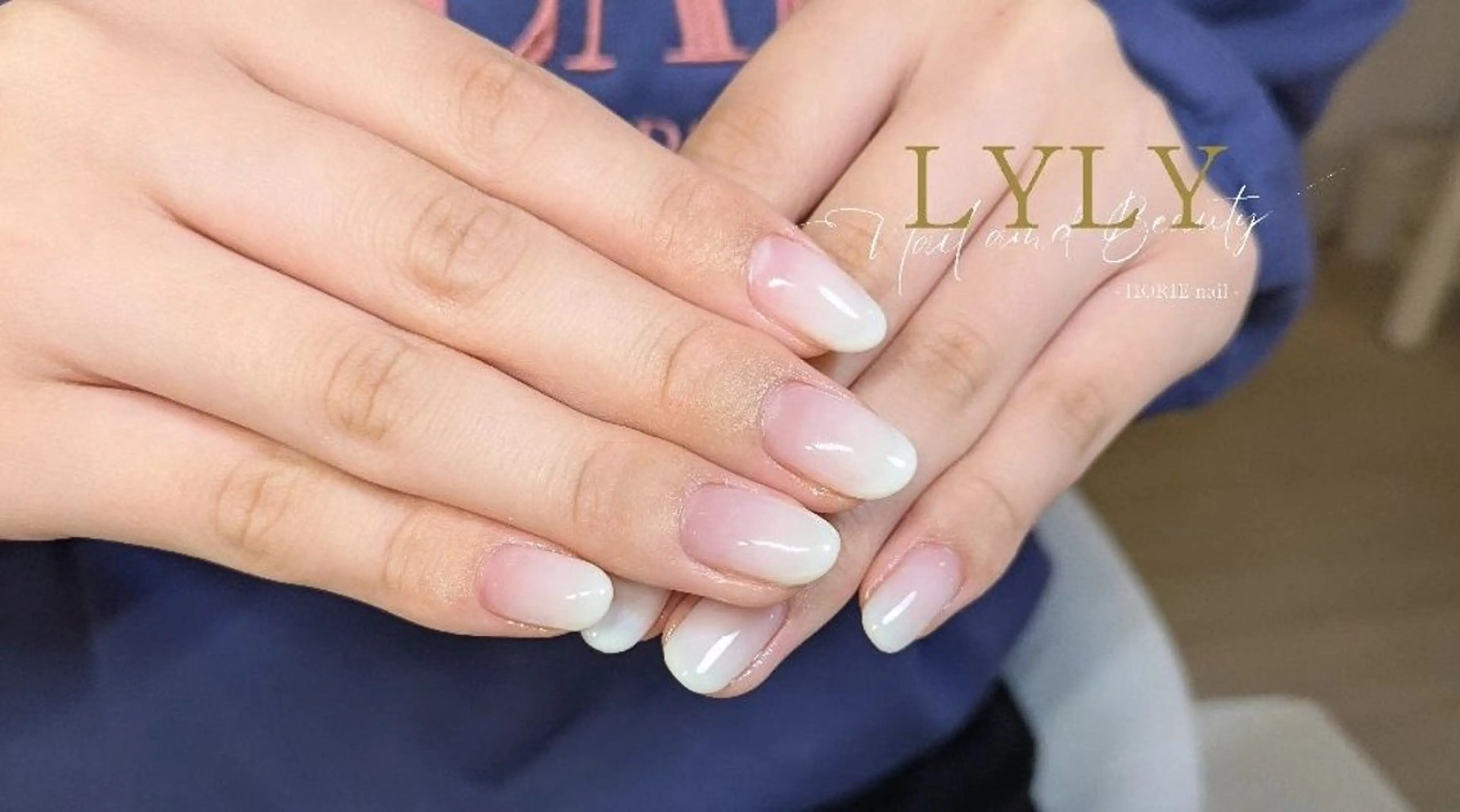 ネイル グラデーション ホワイト ハンドネイル LYLY ✾ai✾のネイルデザイン