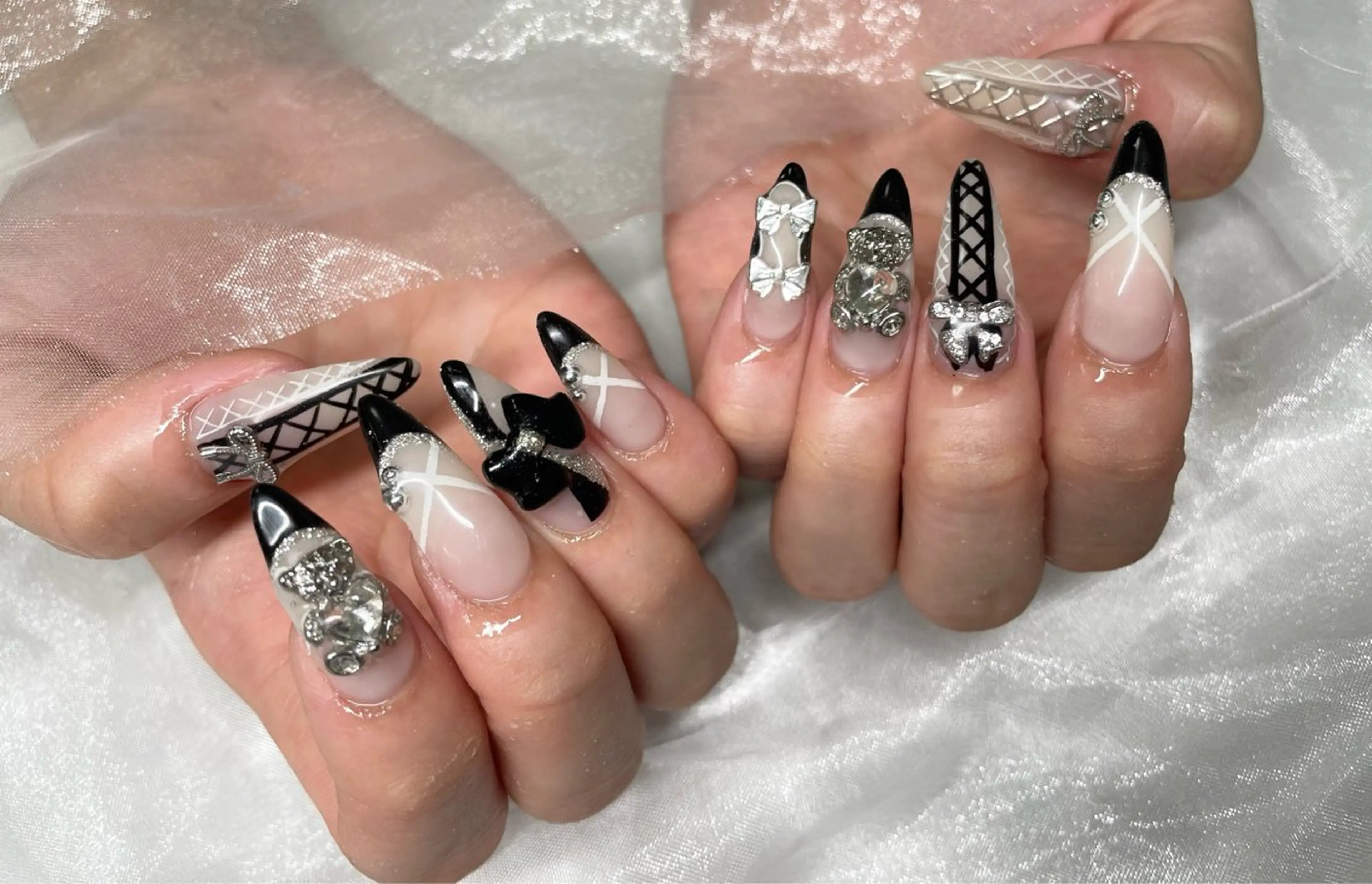 ネイル ハンドネイル Roi〈ロワ〉 Minakoのネイルデザイン