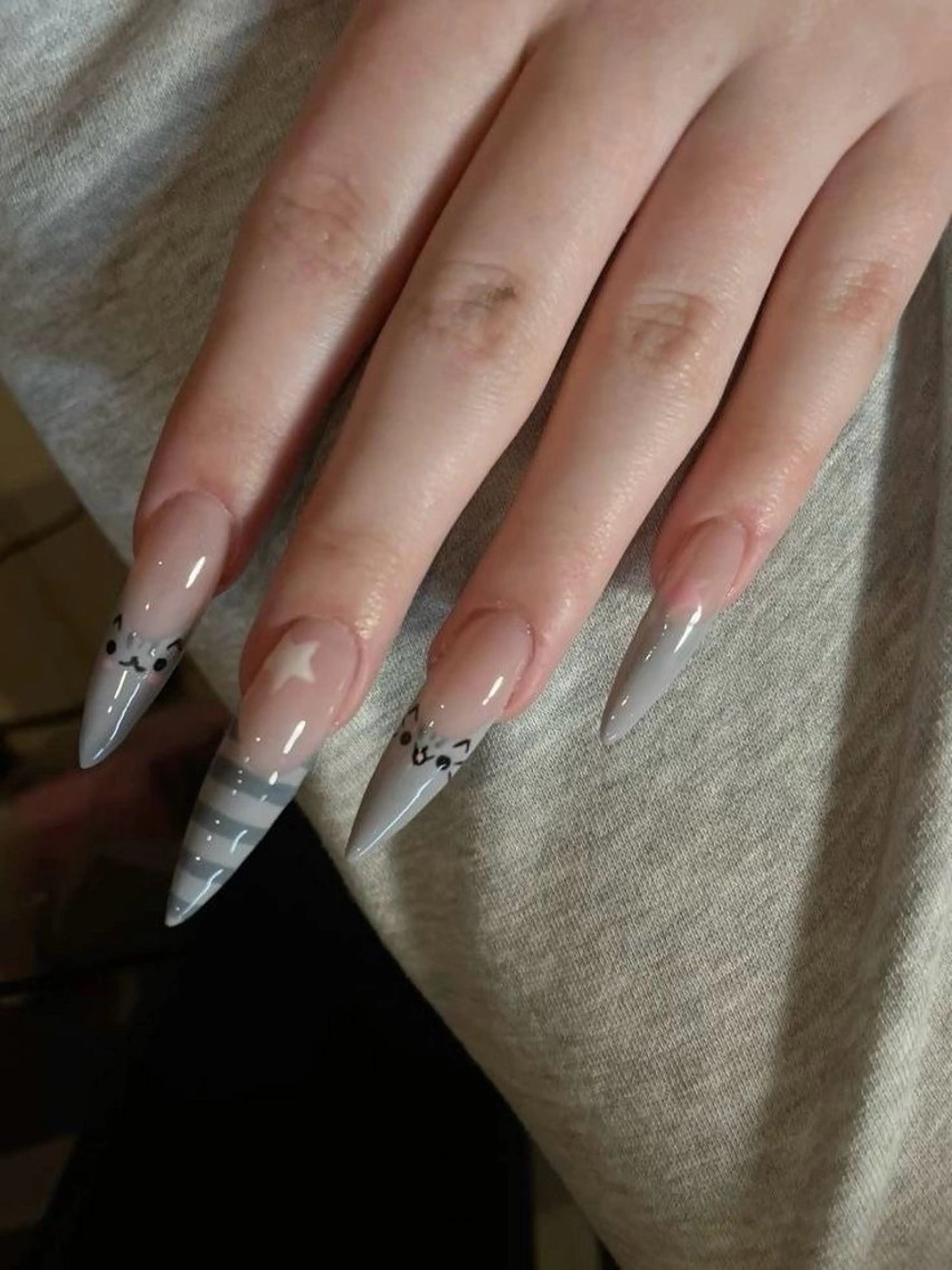 カラー グラデーションカラー ピンクカラー ハンドネイル AIN Nailのネイルデザイン