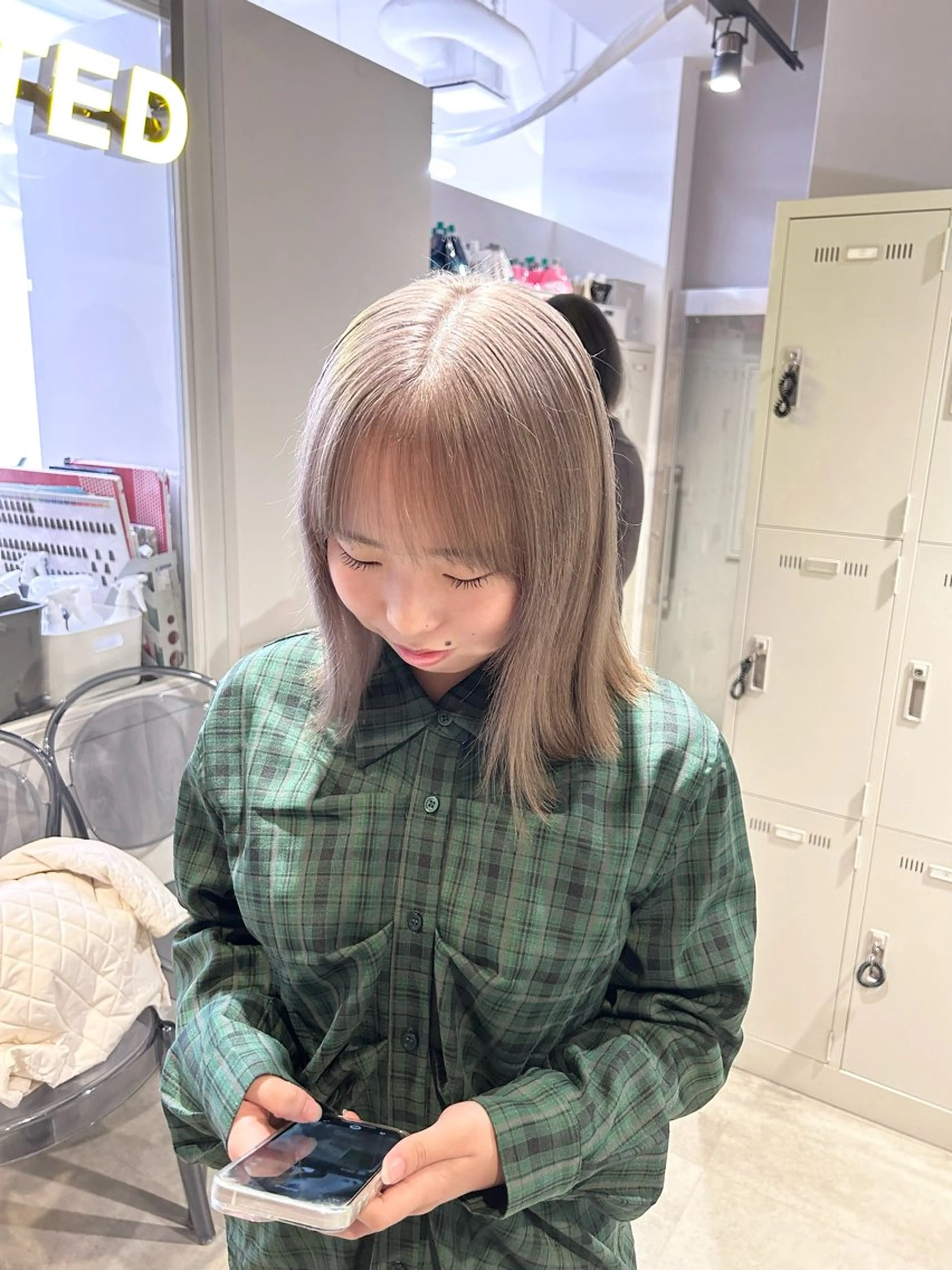 カラー ヘアカラー トリートメント 透明感ベージュ🤎 ナチュラルレイヤーのヘアスタイル