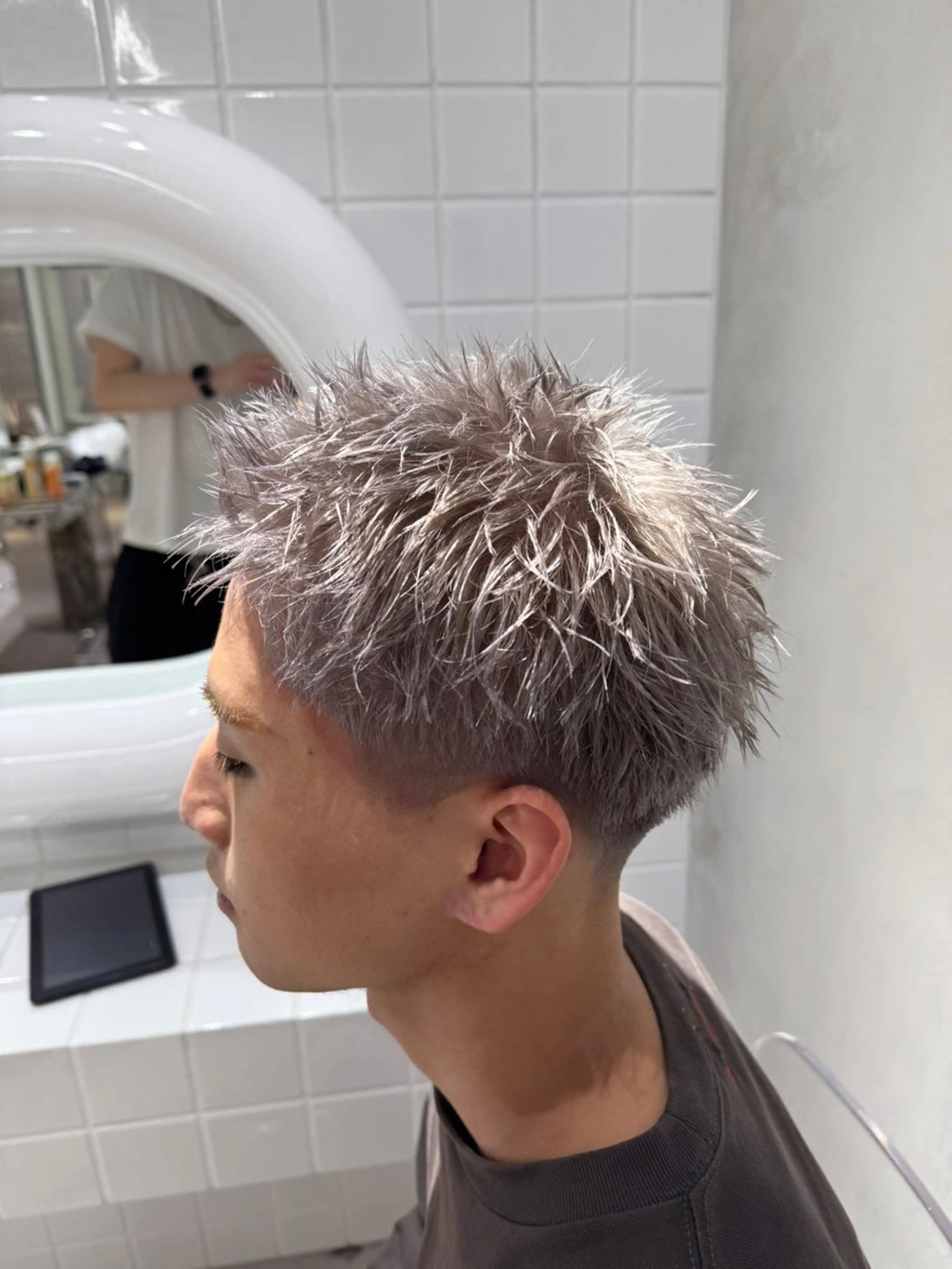 カラー メンズ シルバー ホワイトシルバー ブリーチ/パーマ特化 片平和寿のヘアスタイル