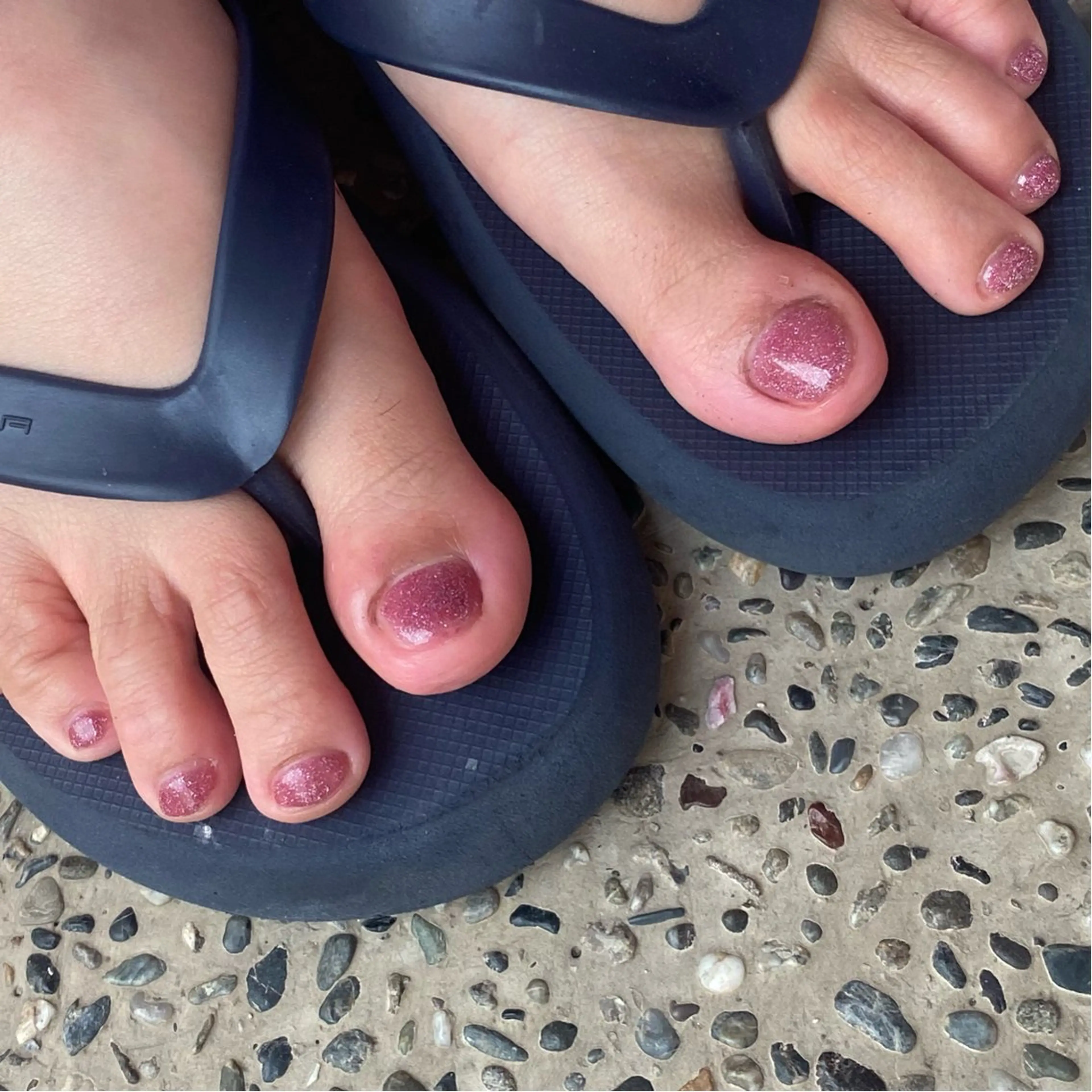 ネイル フラッシュネイル フットネイル ワンカラーネイル フットネイル 舞鶴 奈々美のネイルデザイン