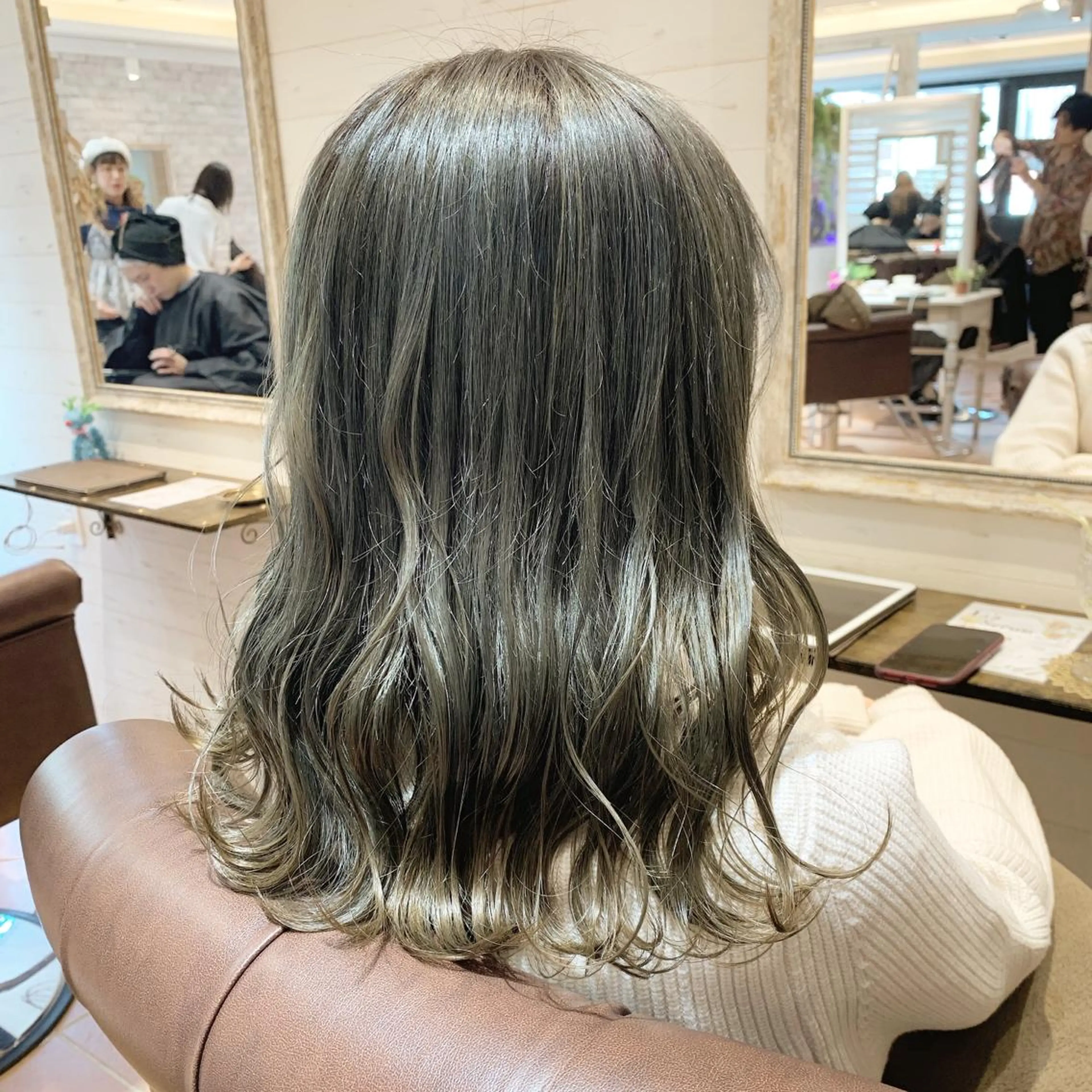 ミディアム カラー ヘアアレンジ オリーブグレー ✨艶髪✨透明感✨ 山内大樹のヘアスタイル