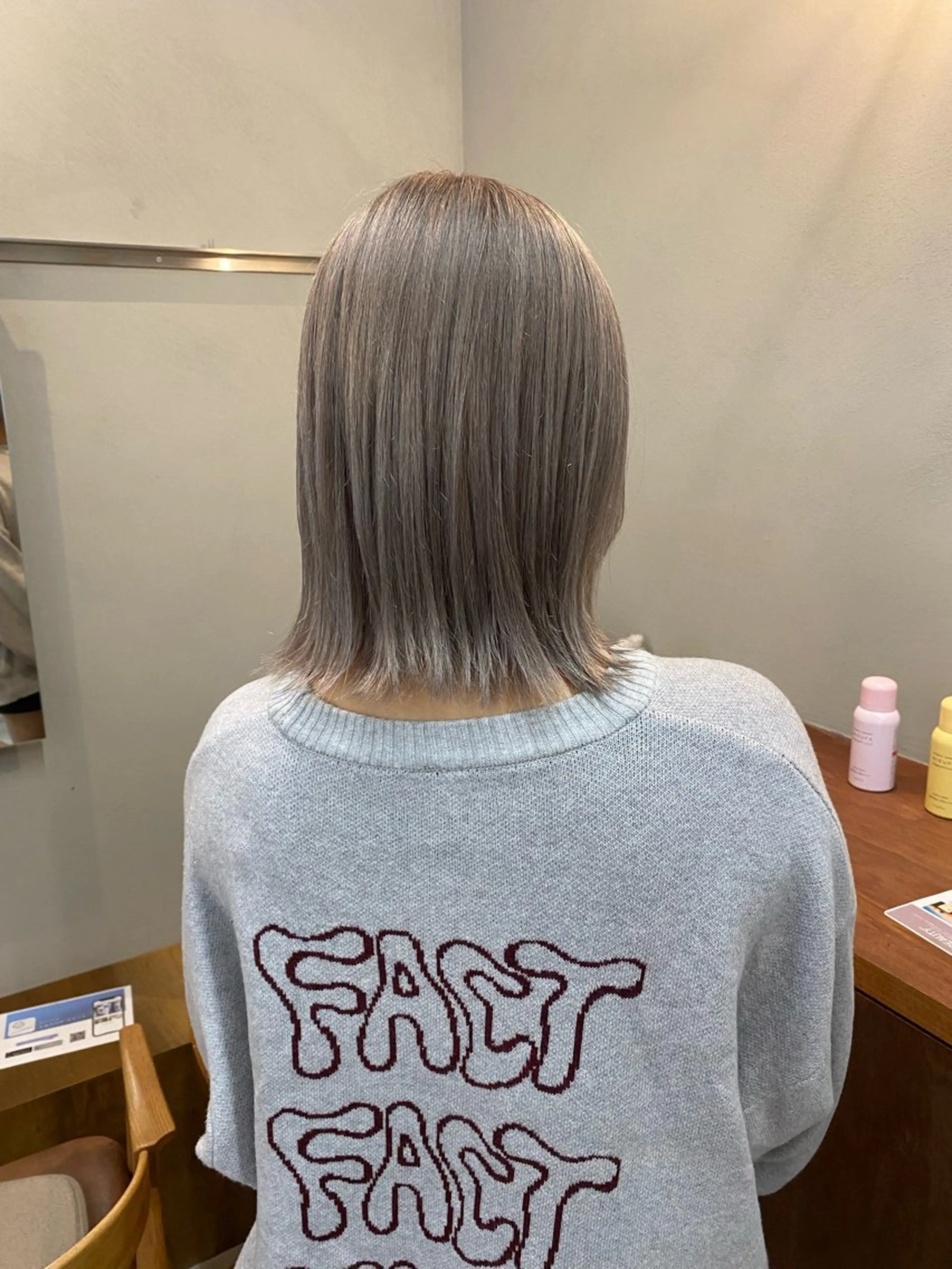 ミディアム カラー ブリーチ グレージュ ハイトーンカラー ミルクティーグレージュ カット ヘアカラー トリートメント NIKO/名古屋/ 髪質改善/艶髪のヘアスタイル