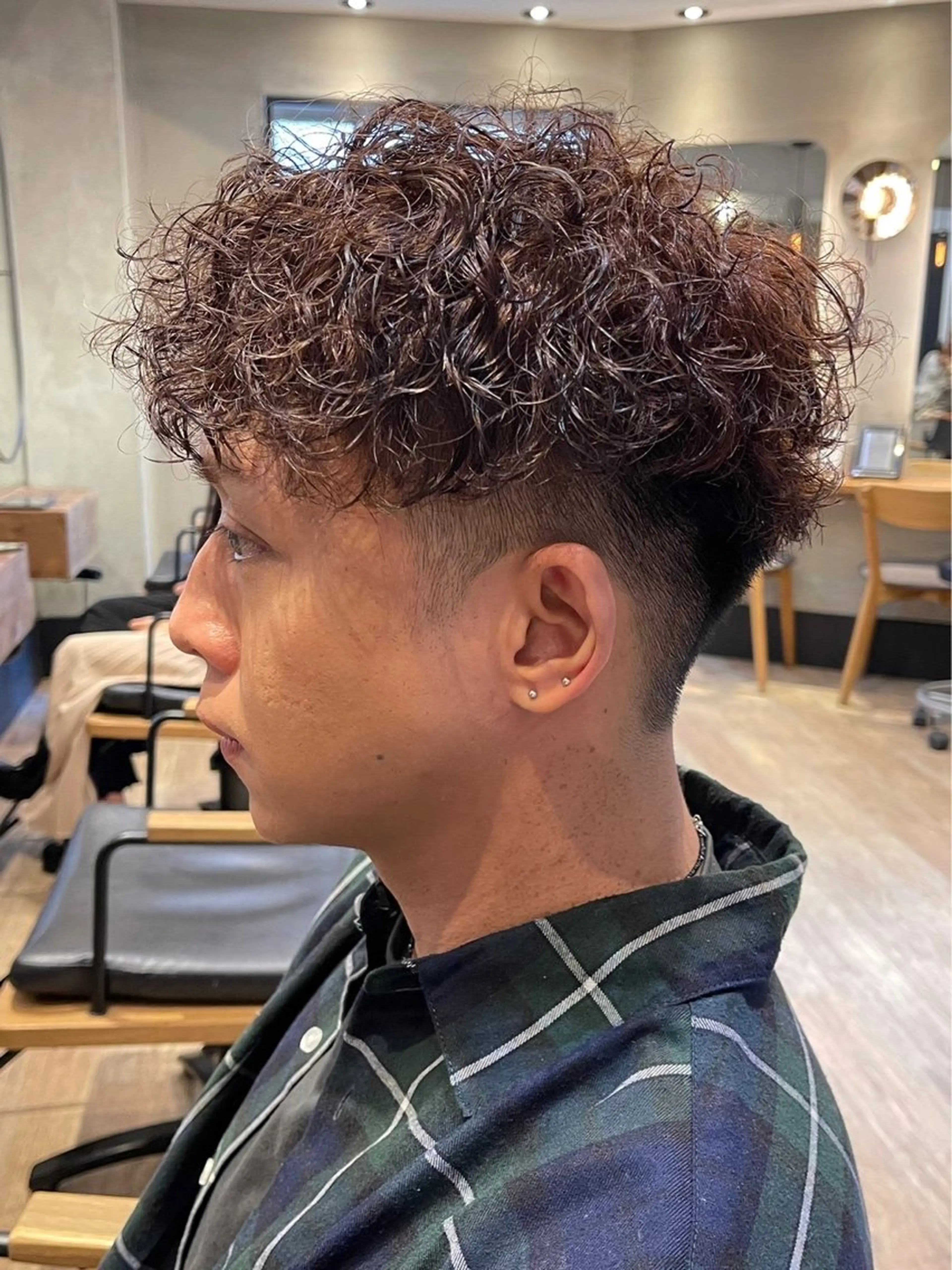 ショート ⚡メンズパーマフ ェードカットTomyのヘアスタイル