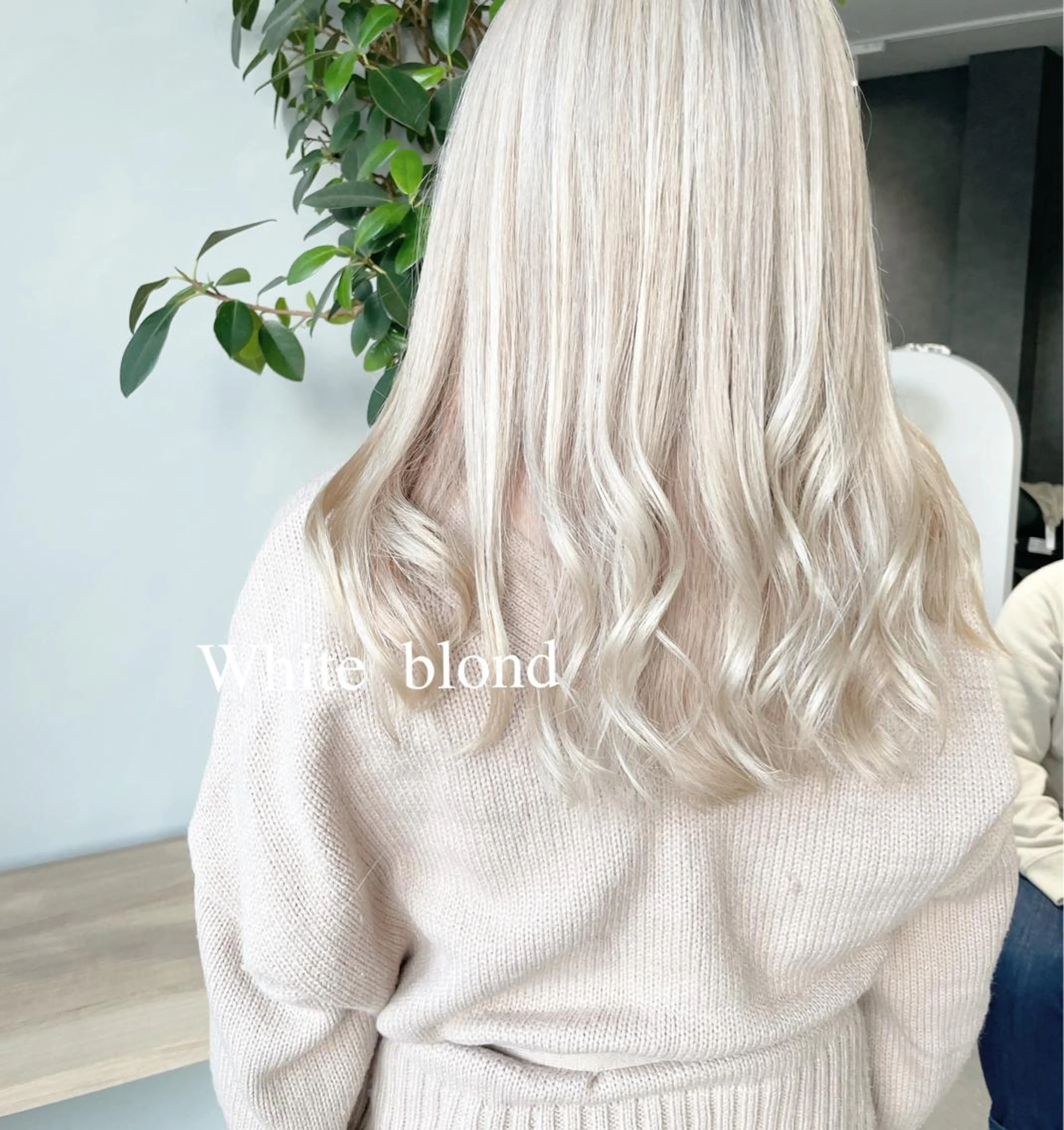 セミロング 岸川 恭子のヘアスタイル