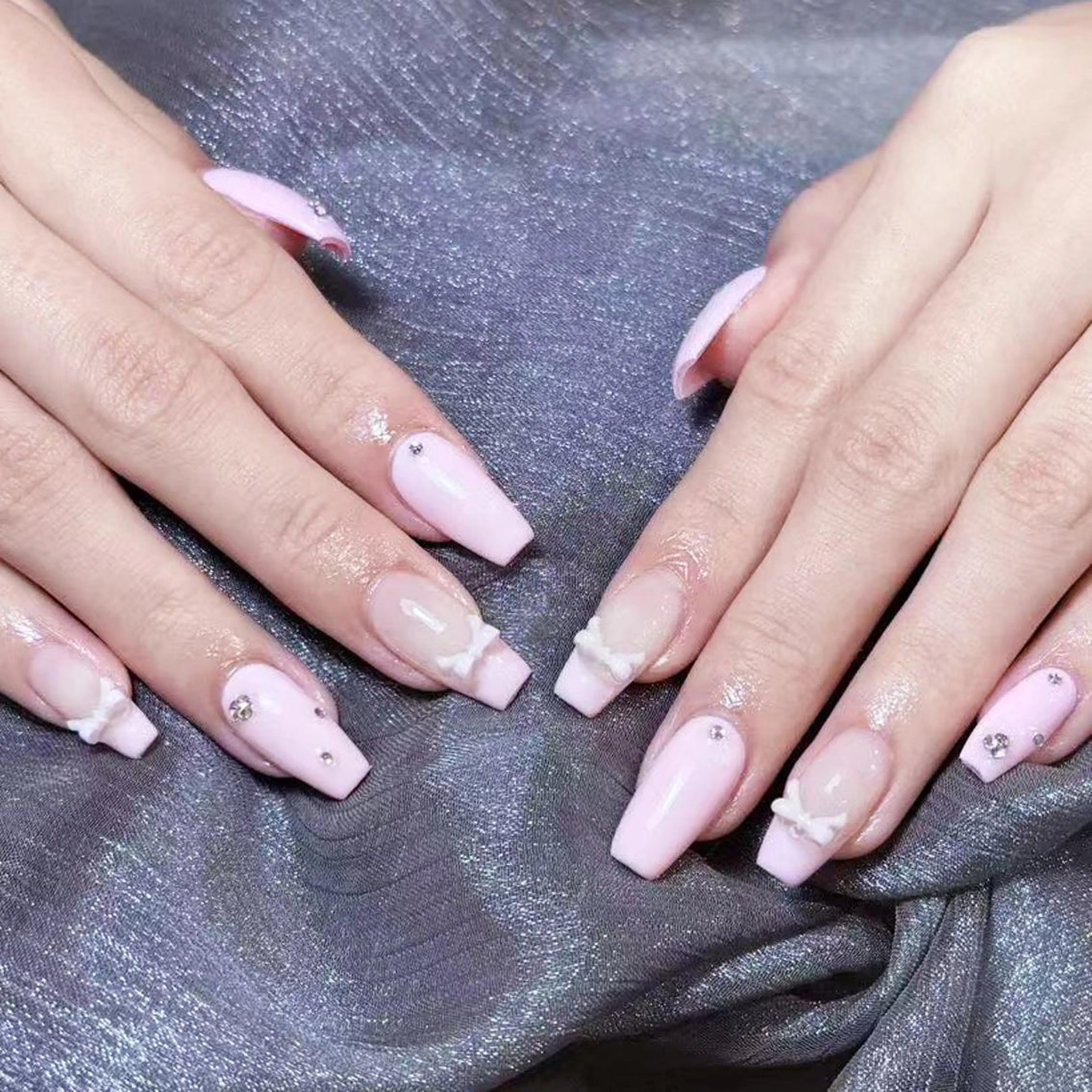 ネイル アートネイル オーロラネイル ガーリー キラキラネイル 韓国ネイル Leah 💅のネイルデザイン