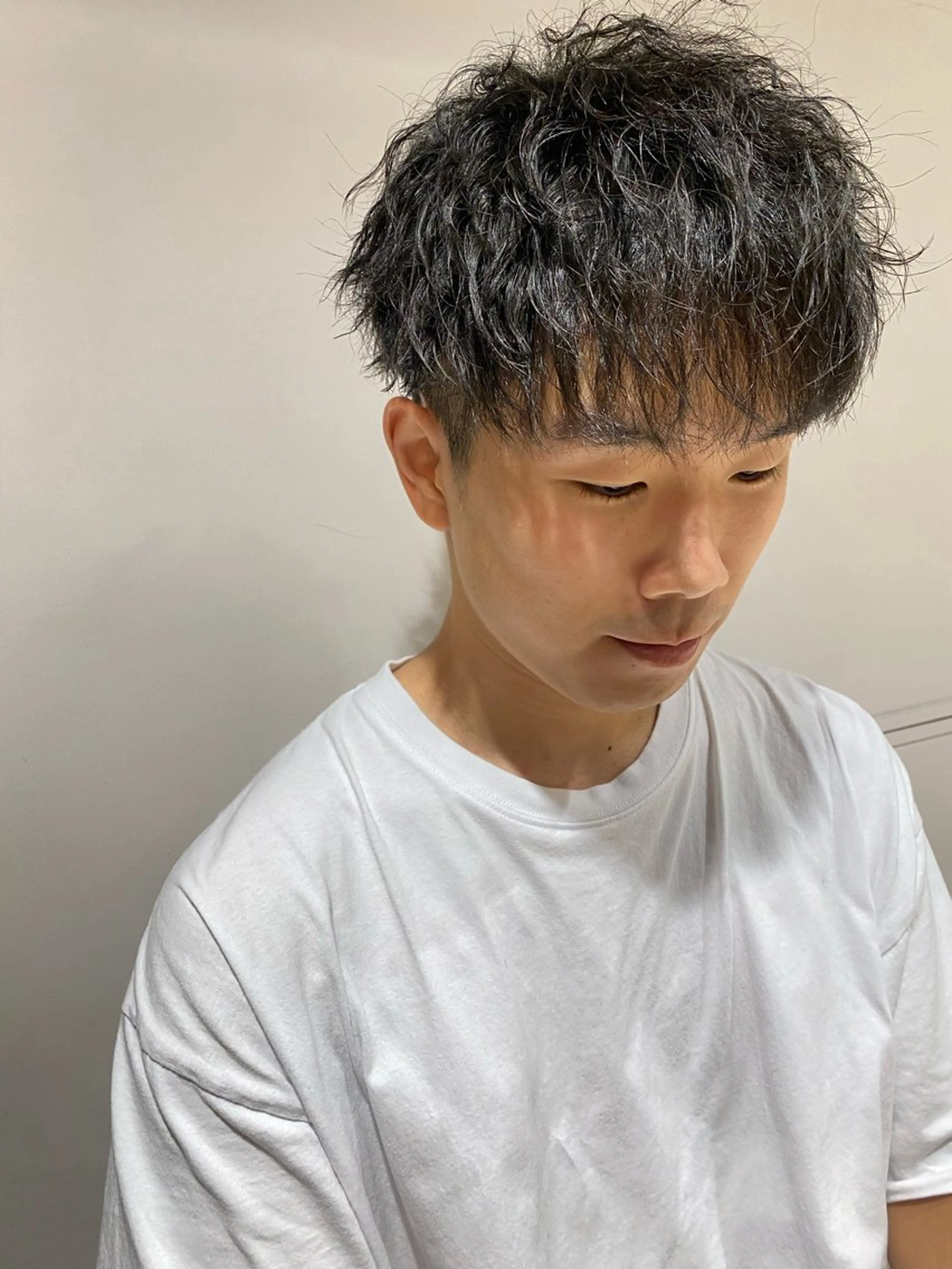 ミディアム パーマ メンズ カット パーマ トリートメント 似合う髪型が 分からない方へのヘアスタイル