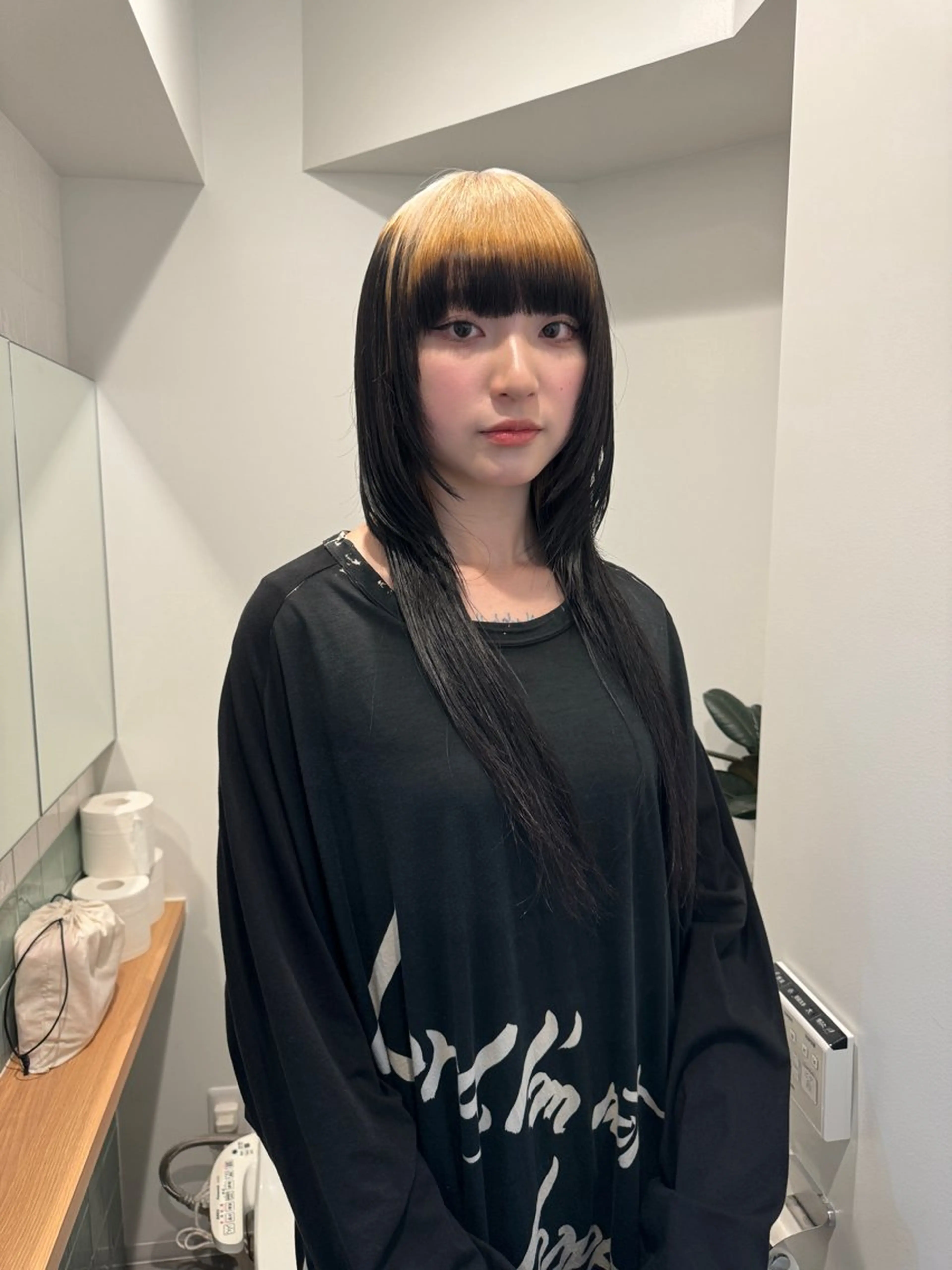 ロング カラー 切りっぱなしボブ レイヤー/縮毛矯正のヘアスタイル