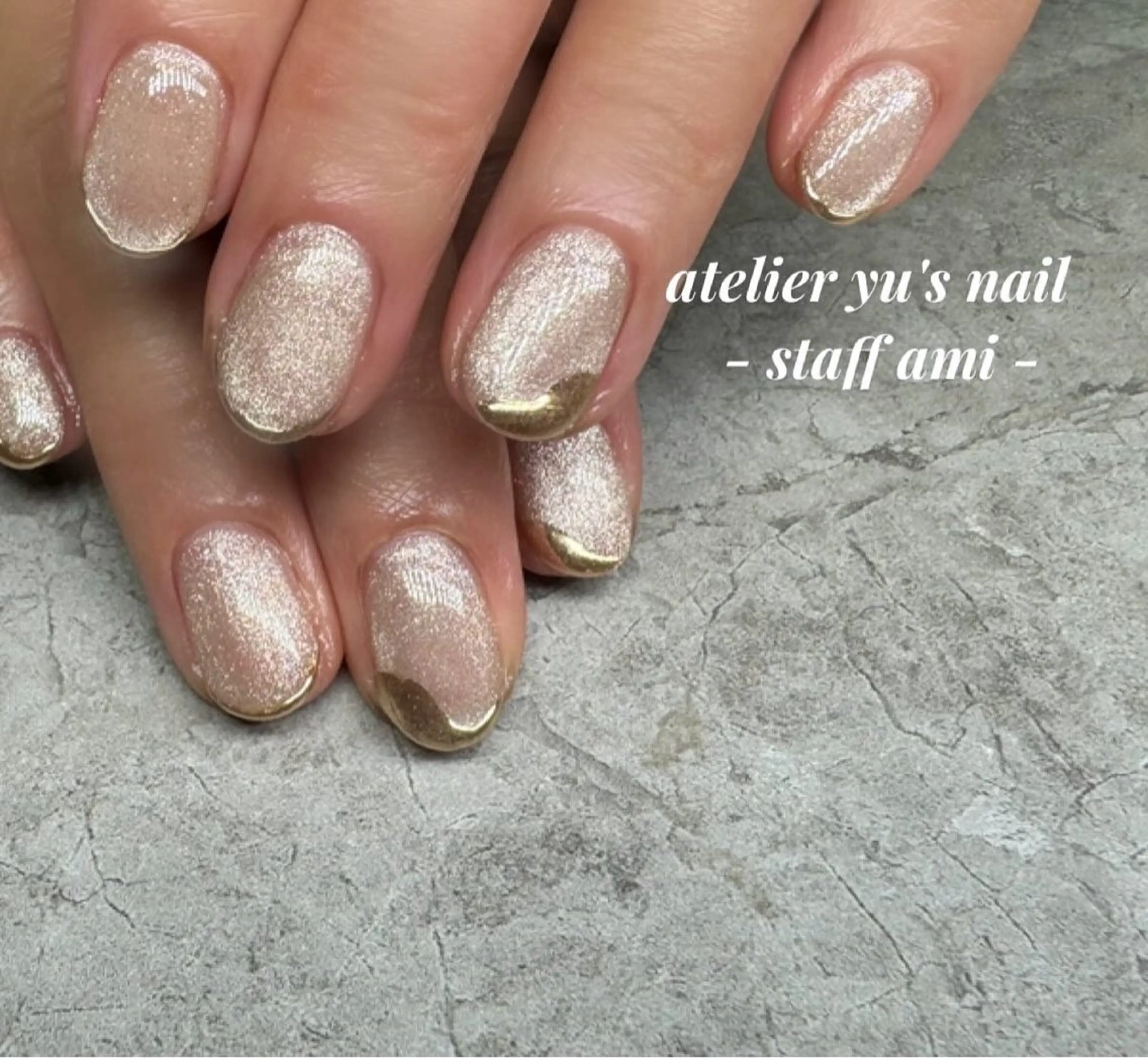 ネイル ゴールド マグネットネイル ミラーネイル ワンカラーネイル ハンドネイル ハンドケア atelier yu's nail所属・atelier yu's nailのネイルデザイン