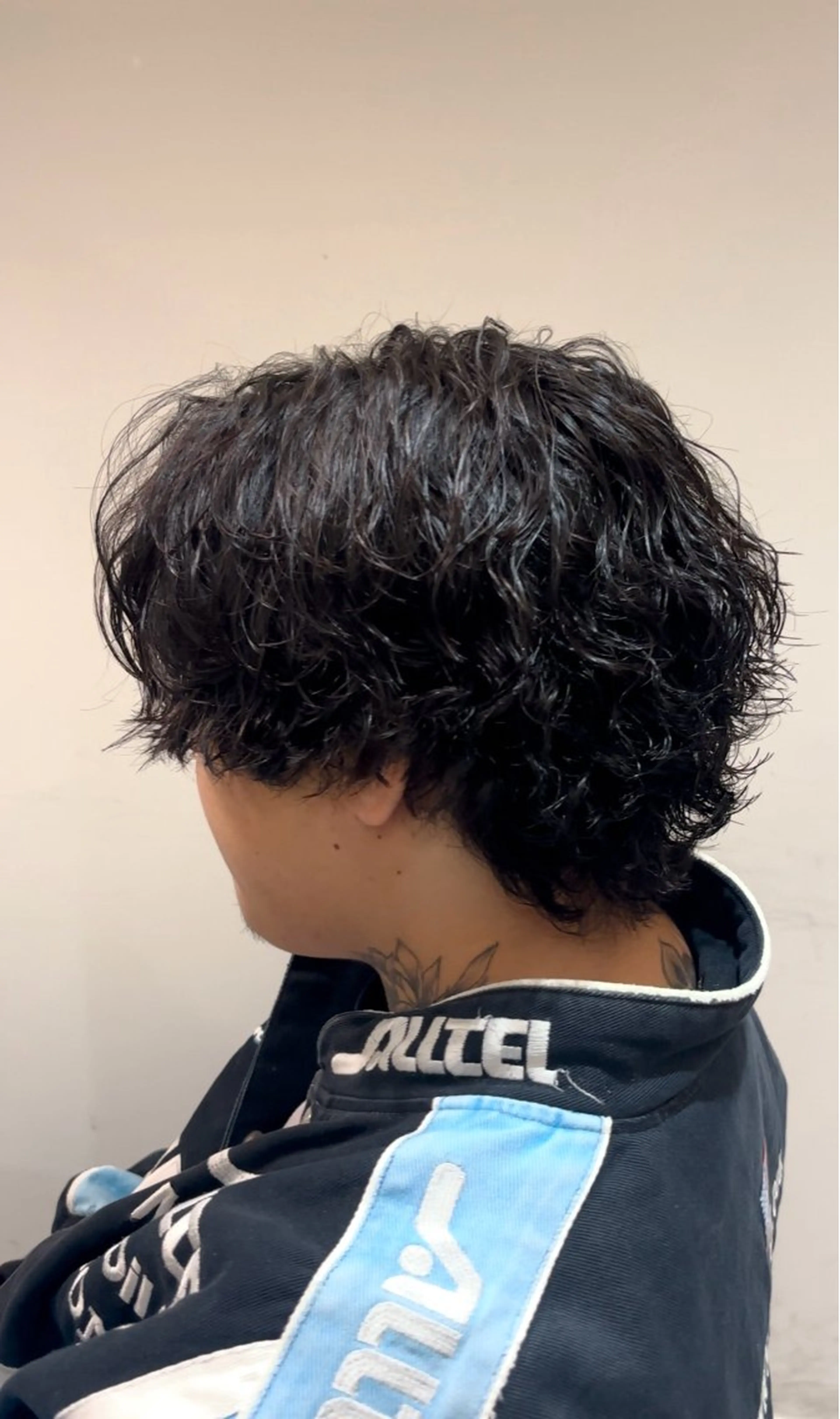 パーマ メンズ メンズパーマ メンズウルフカット ウルフカット スパイラルパーマ 徳田 恭助のヘアスタイル