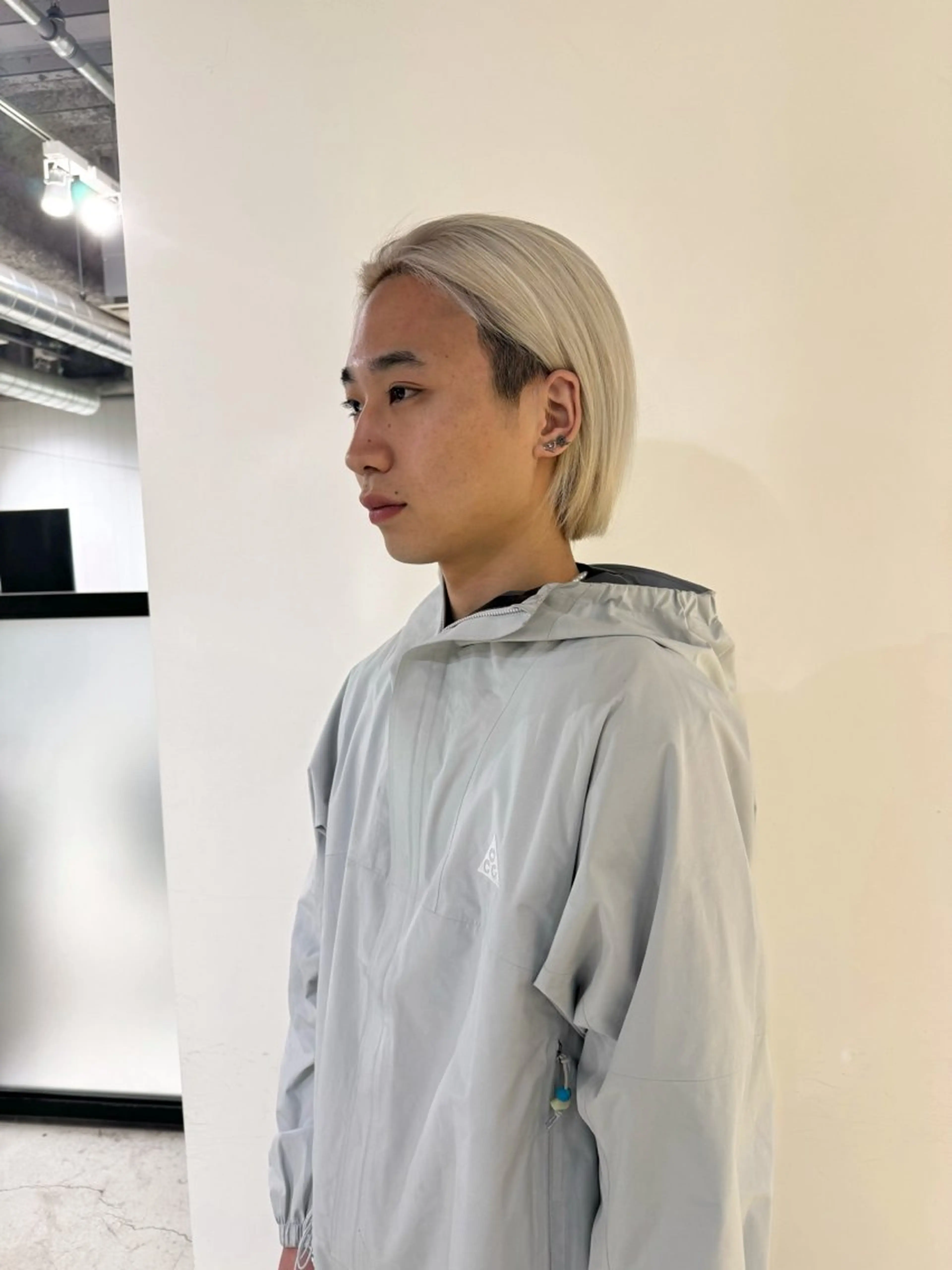カラー 黒染め落とし ムラ修正　ハイトーンのヘアスタイル