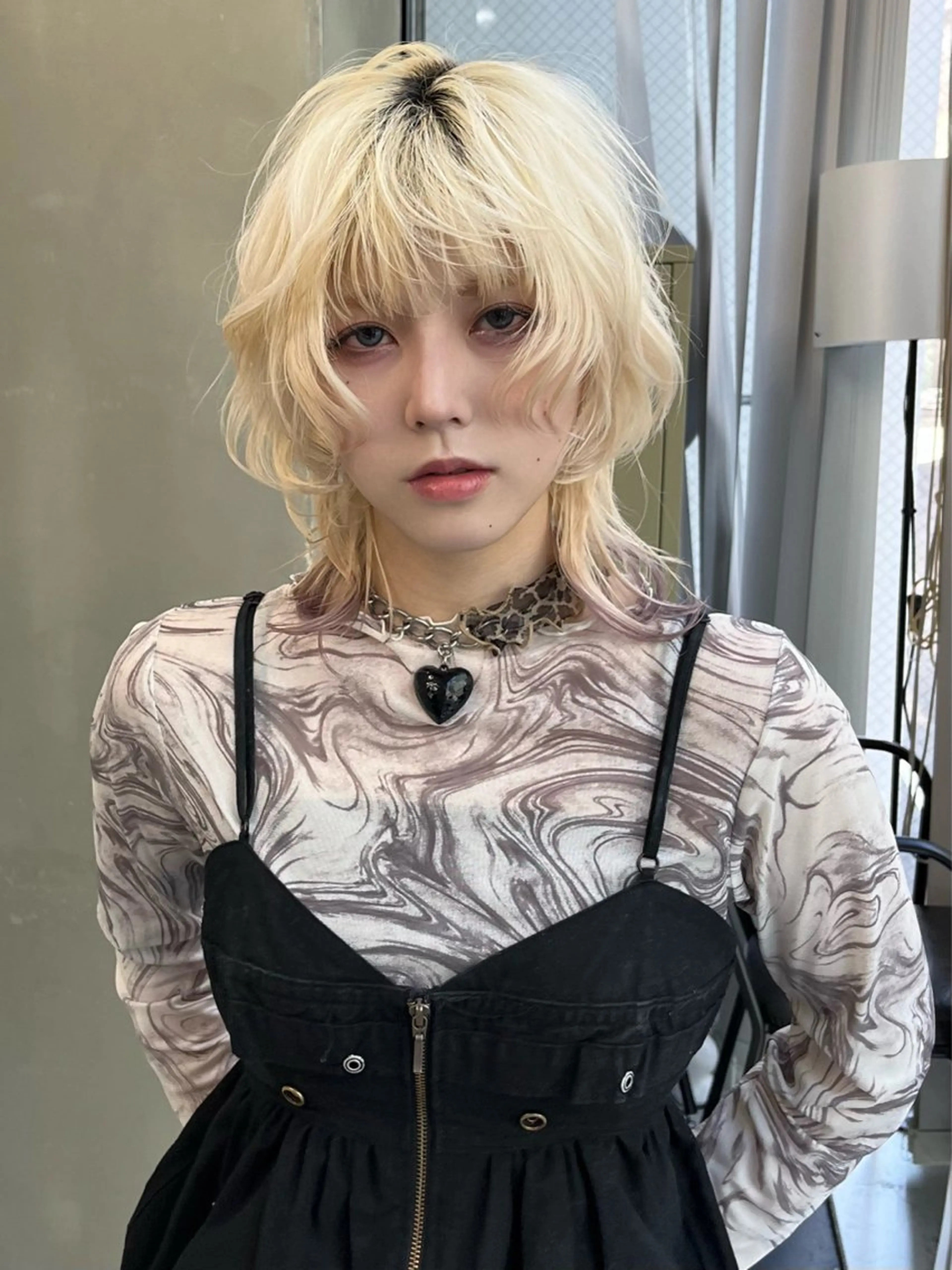 セミロング カット イツク ⚡️ ルーツ/ハイトーンのヘアスタイル