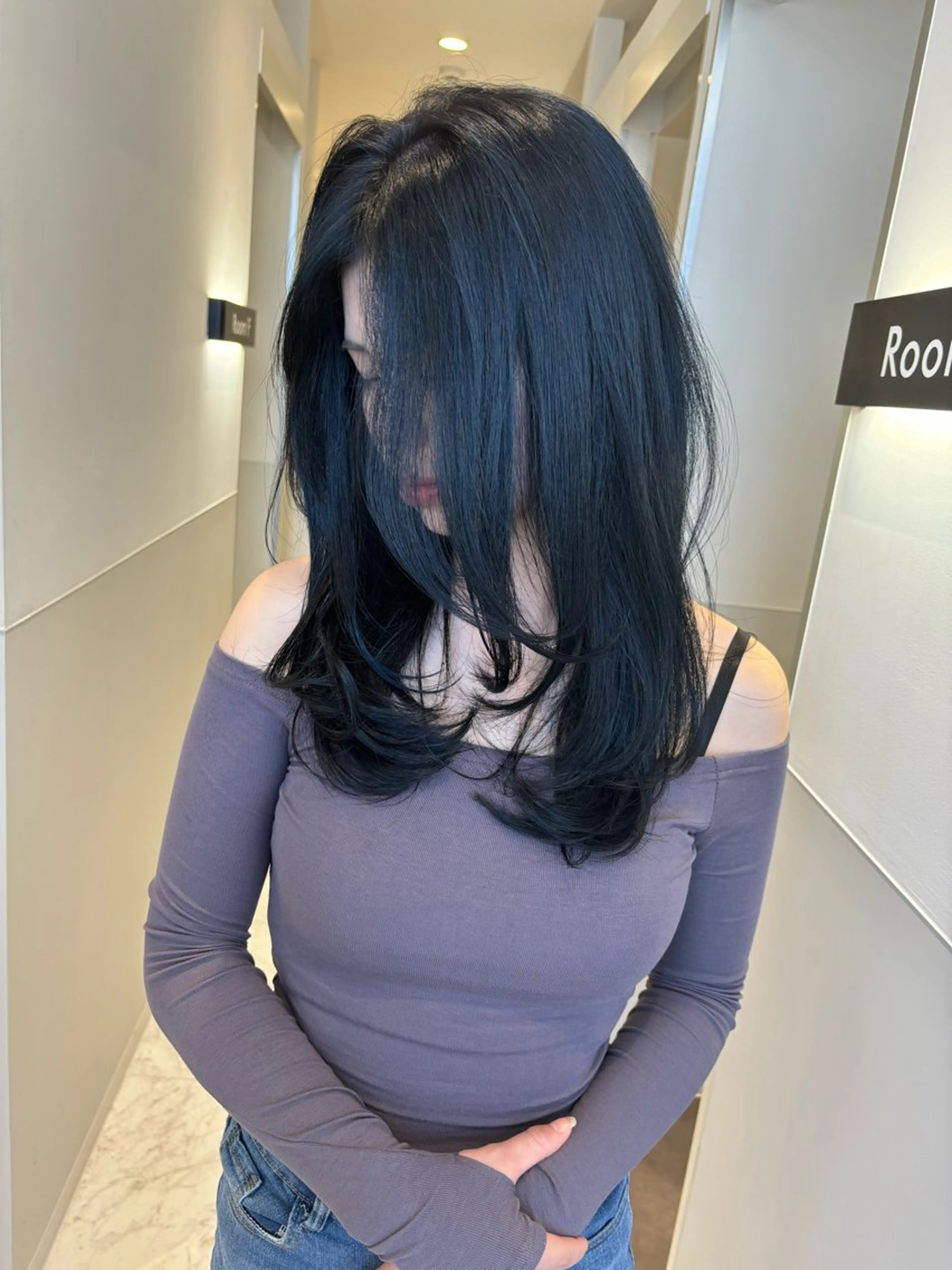 トーンダウンカラー☀️暗めのカラーでも楽しめます。ハイトーンに戻せるような提案をしてます👌の写真