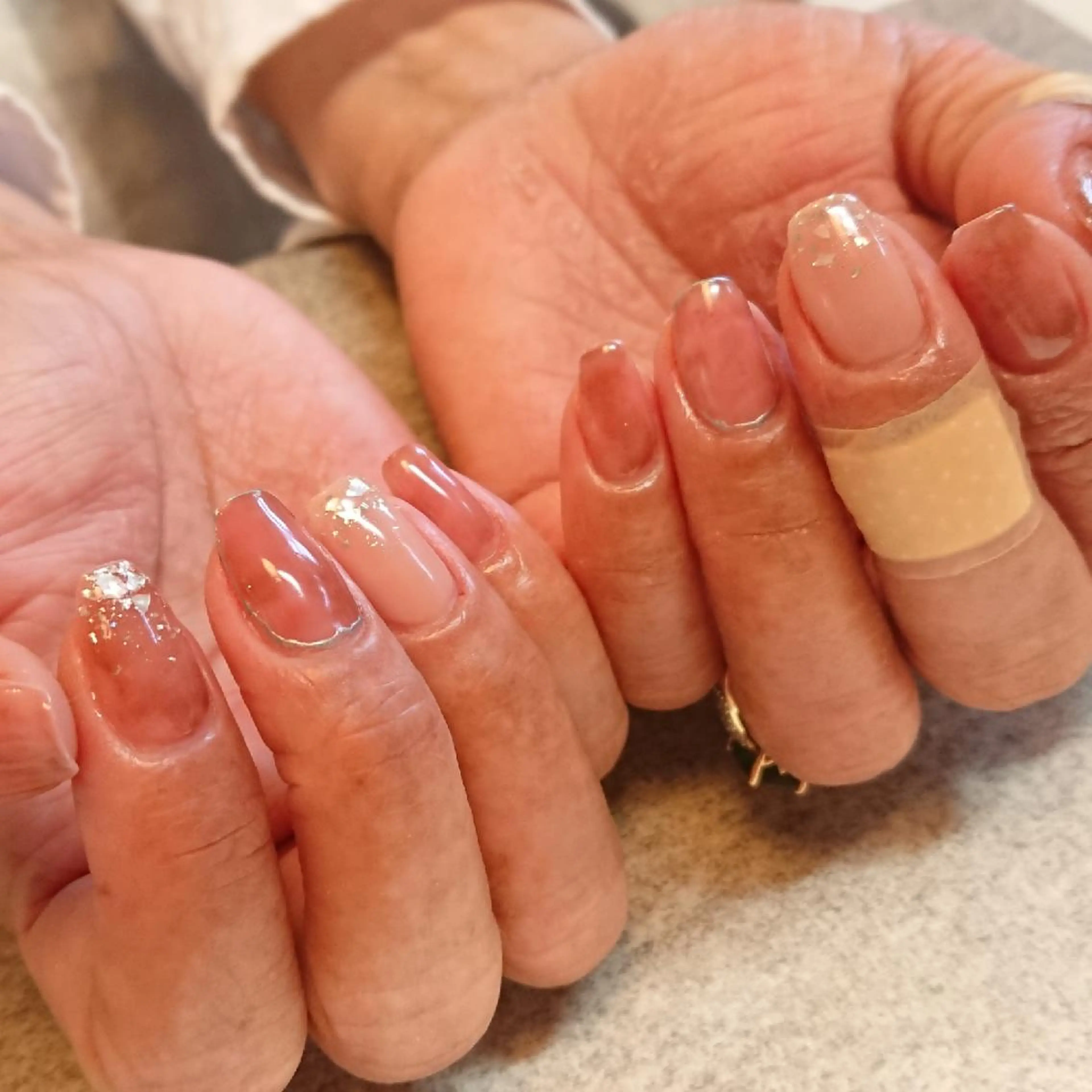 ネイル ニュアンスネイル ジェヌインネイル 河内のネイルデザイン