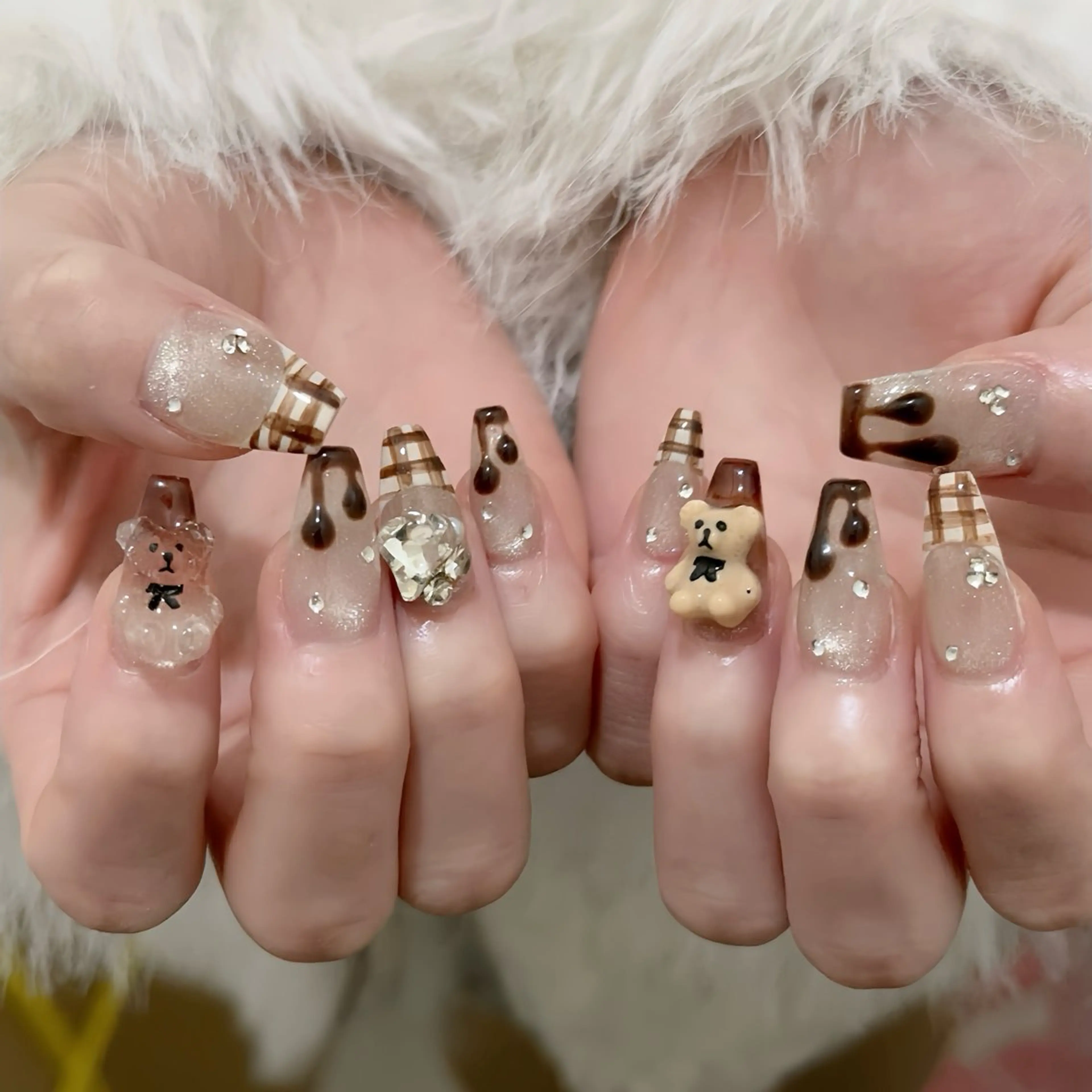 ネイル オーロラネイル ボルドー ブラウン 氷ネイル・うるうるネイル キラキラネイル ハンドネイル Julli ジュリのネイルデザイン