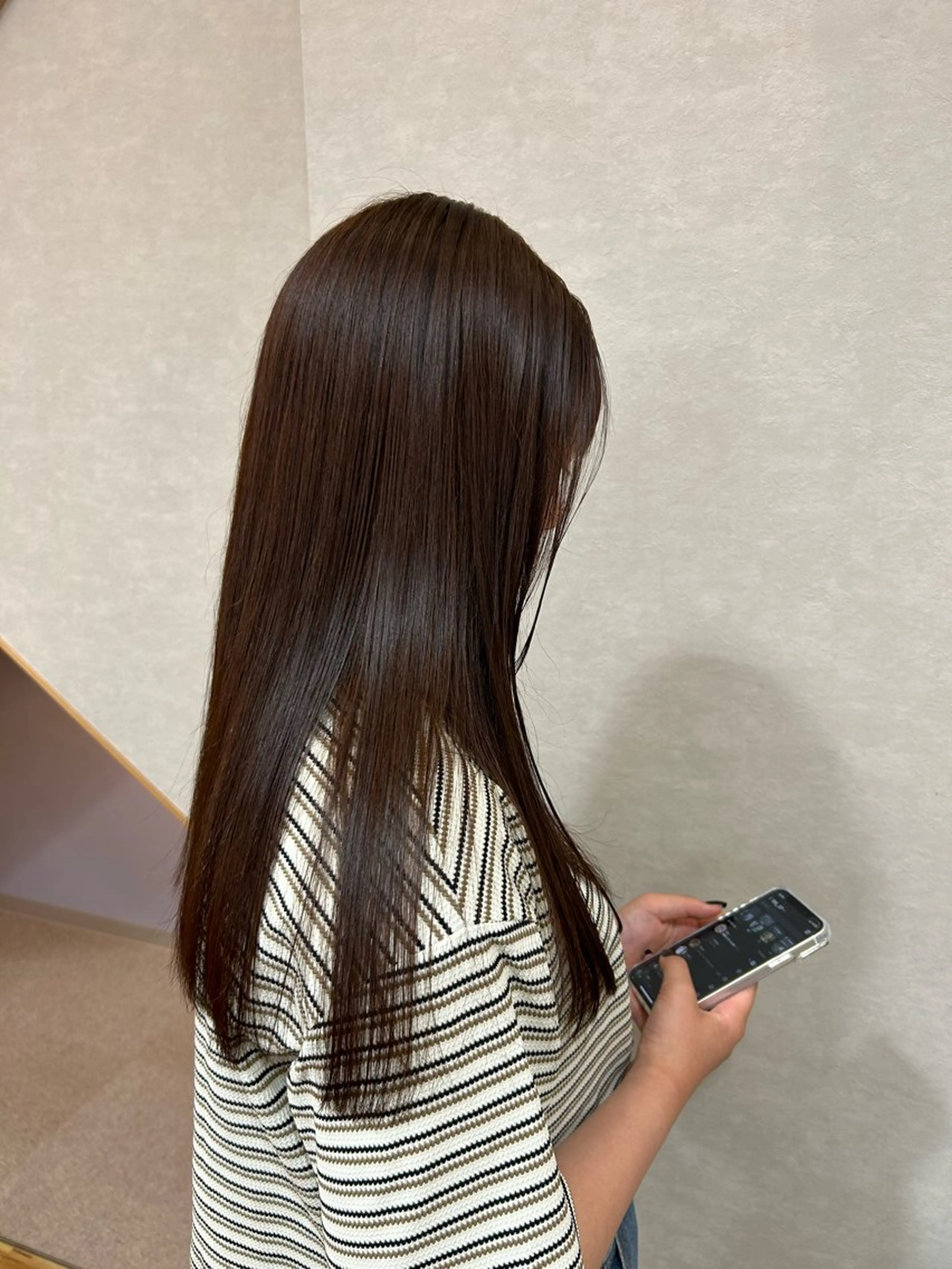 ロング カラー オレンジ 根石 結菜のヘアスタイル