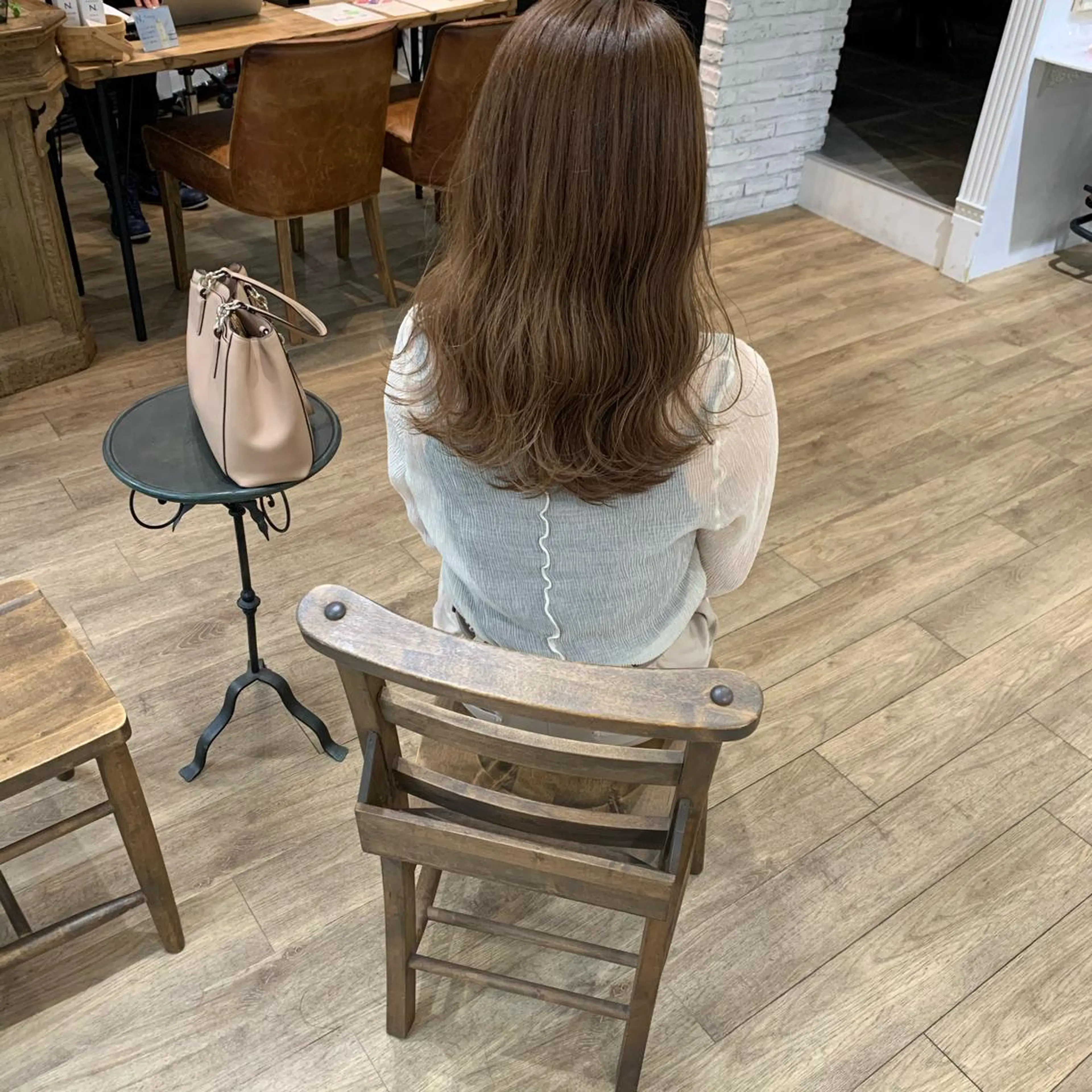 ロング カラー ベージュカラー ミルクティーベージュ カット ヘアカラー トリートメント レイヤー/顔周り /AKARIのヘアスタイル