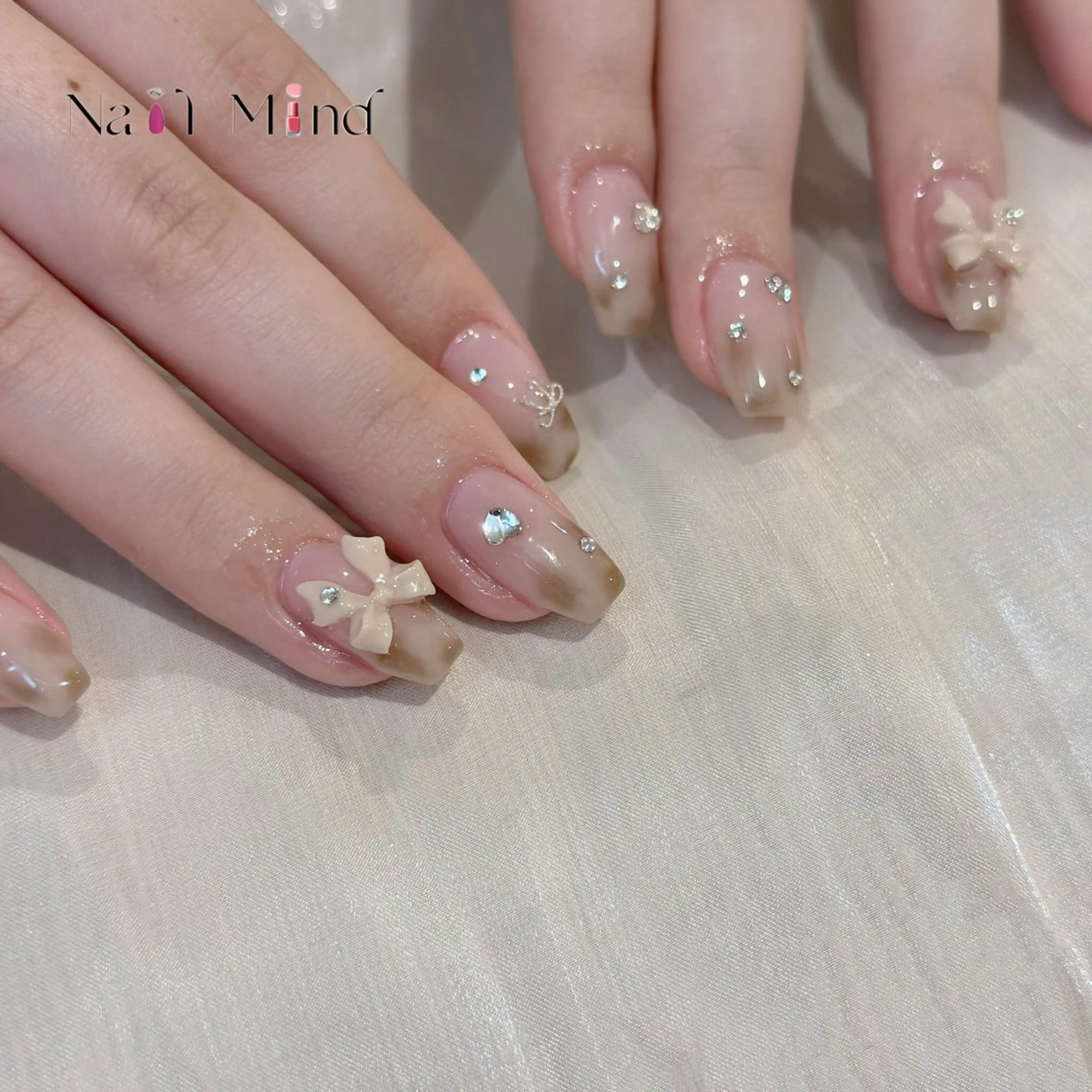 ネイル キラキラネイル リボン ハンドネイル Nail Mind (NaONail)のネイルデザイン