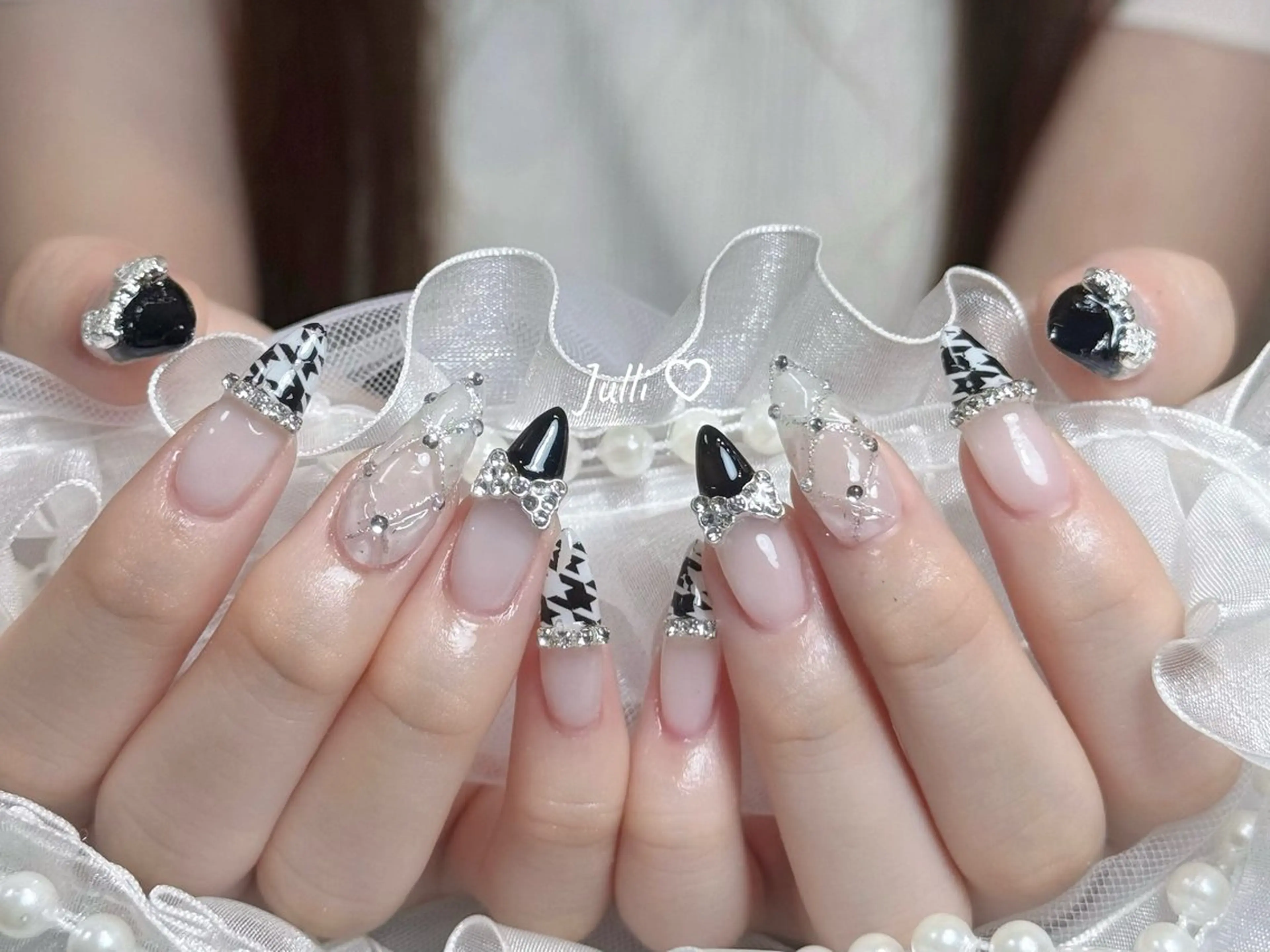 ネイル ボルドー ブラウン チークネイル ドット フットネイル Julli NailStudioのネイルデザイン