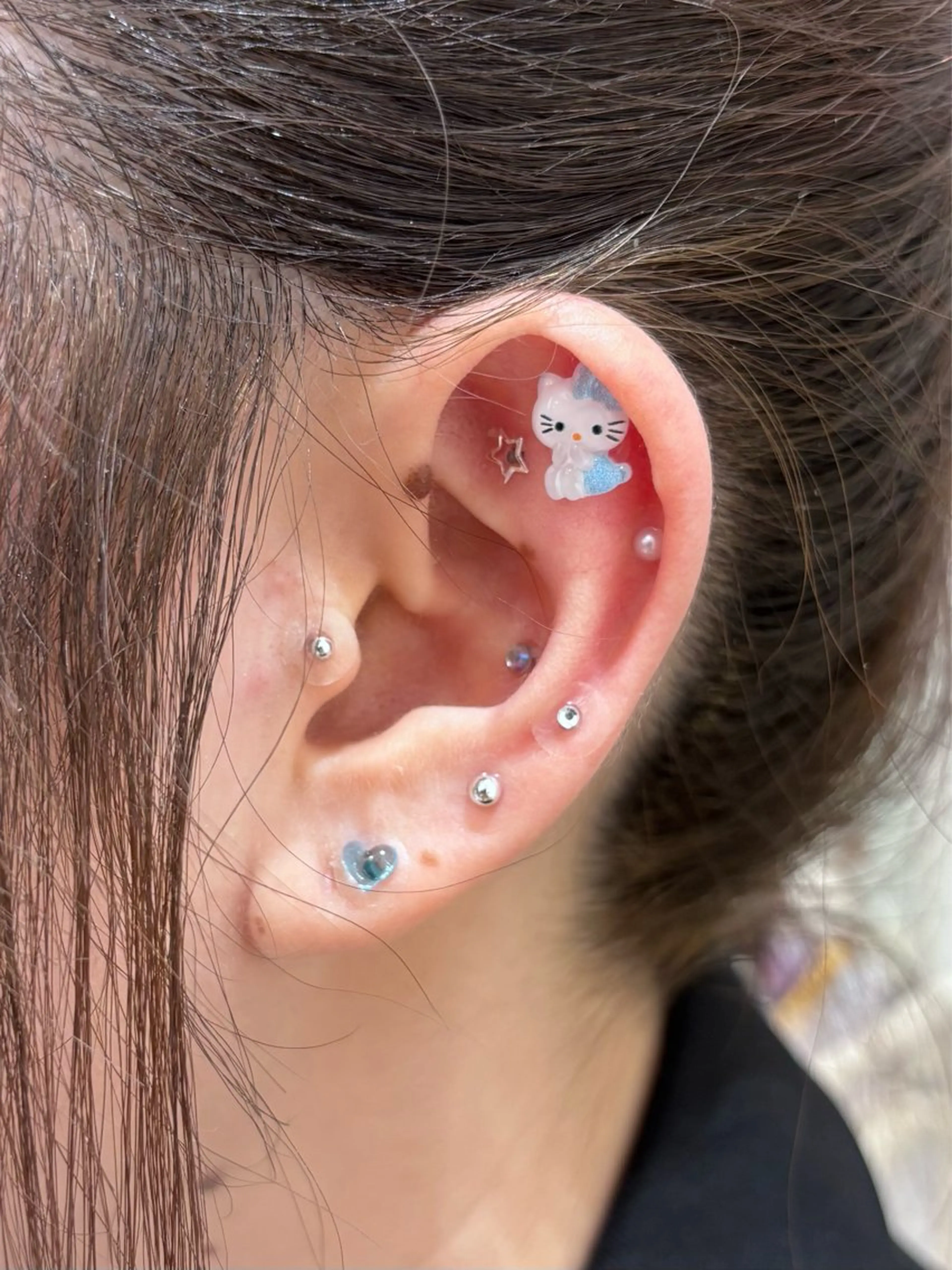 \ 新メニュー❣️/ 耳つぼジュエリー　16粒の写真