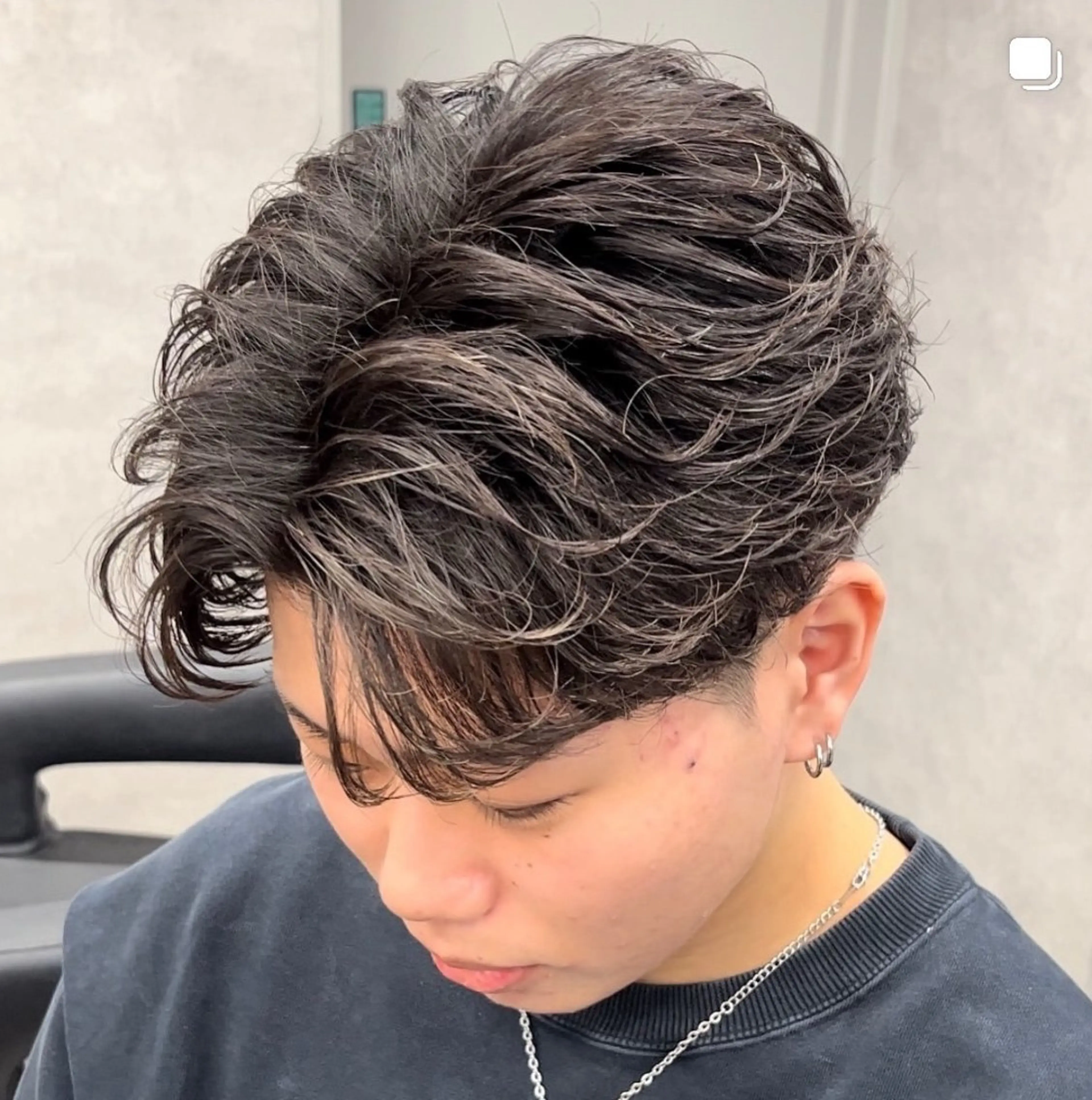 ショート カラー パーマ メンズ メンズパーマ ニュアンスパーマ センターパート マスターかずまのヘアスタイル