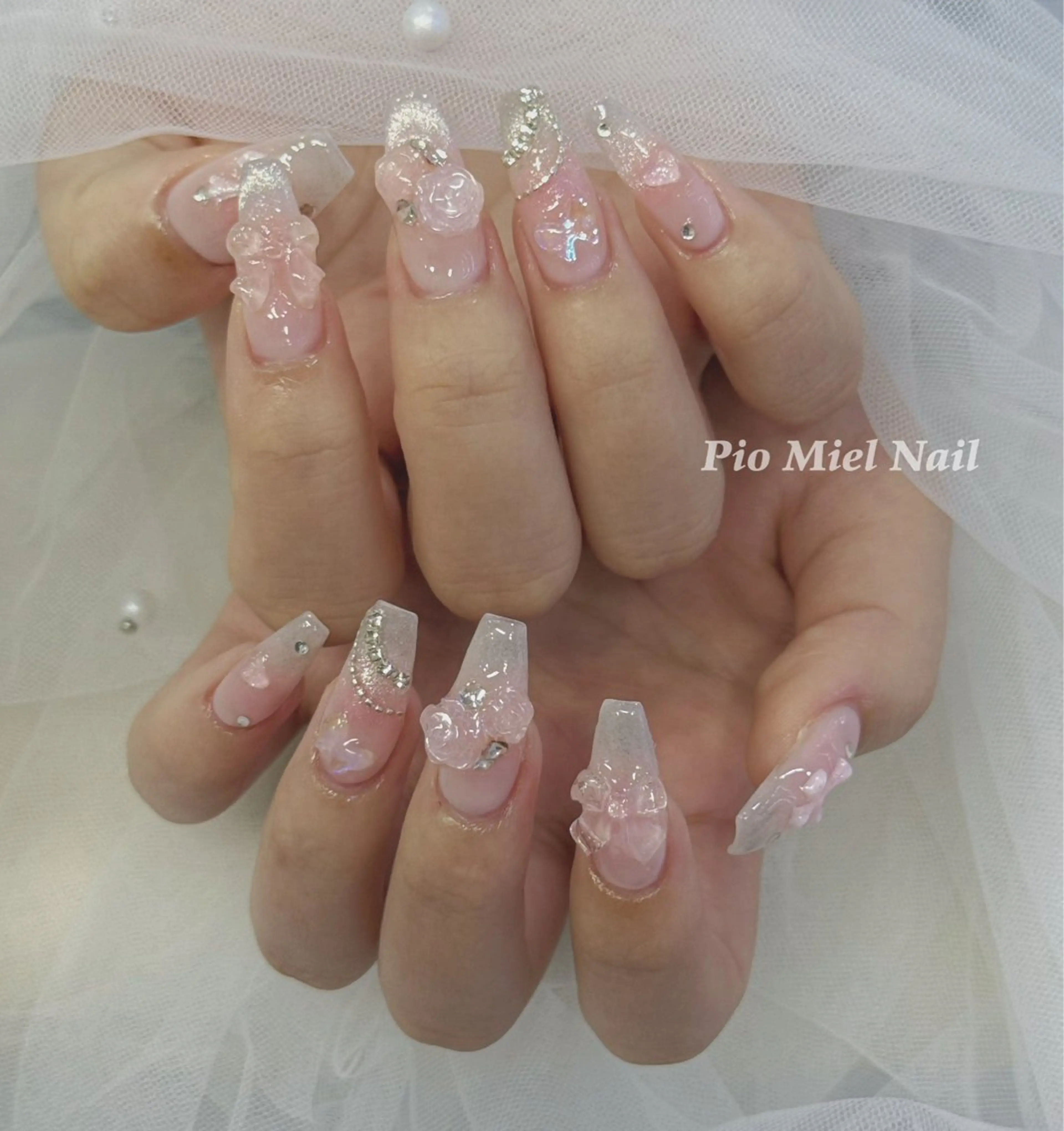 ネイル フラワーネイル グラデーション ラメ(グリッター) ロングネイル ピンク ハンドネイル momo 長さだしのネイルデザイン