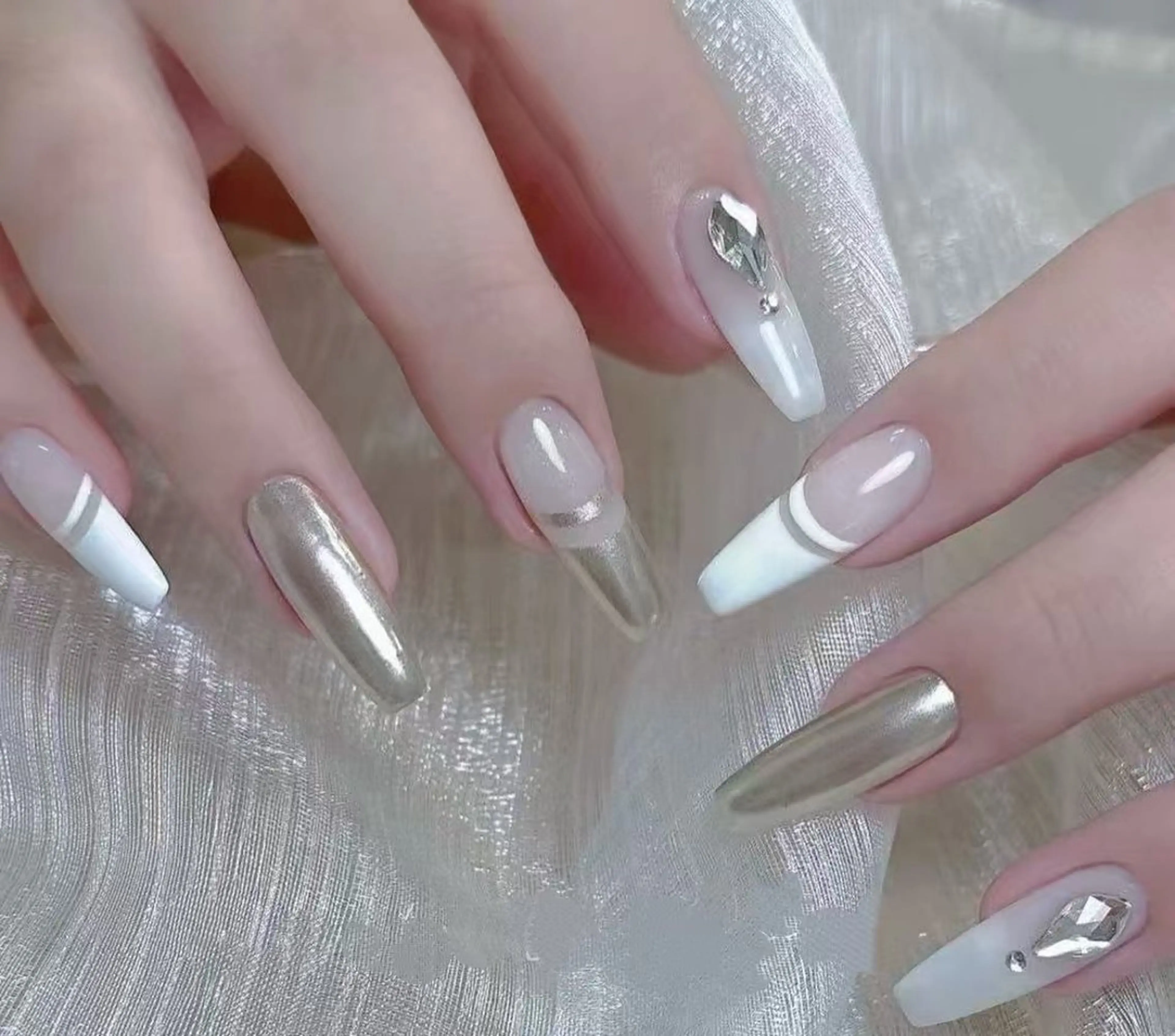 ネイル オーロラネイル フラワーネイル フットネイル フレンチネイル ジェルネイル ハンドネイル BabyYouMi nailのネイルデザイン