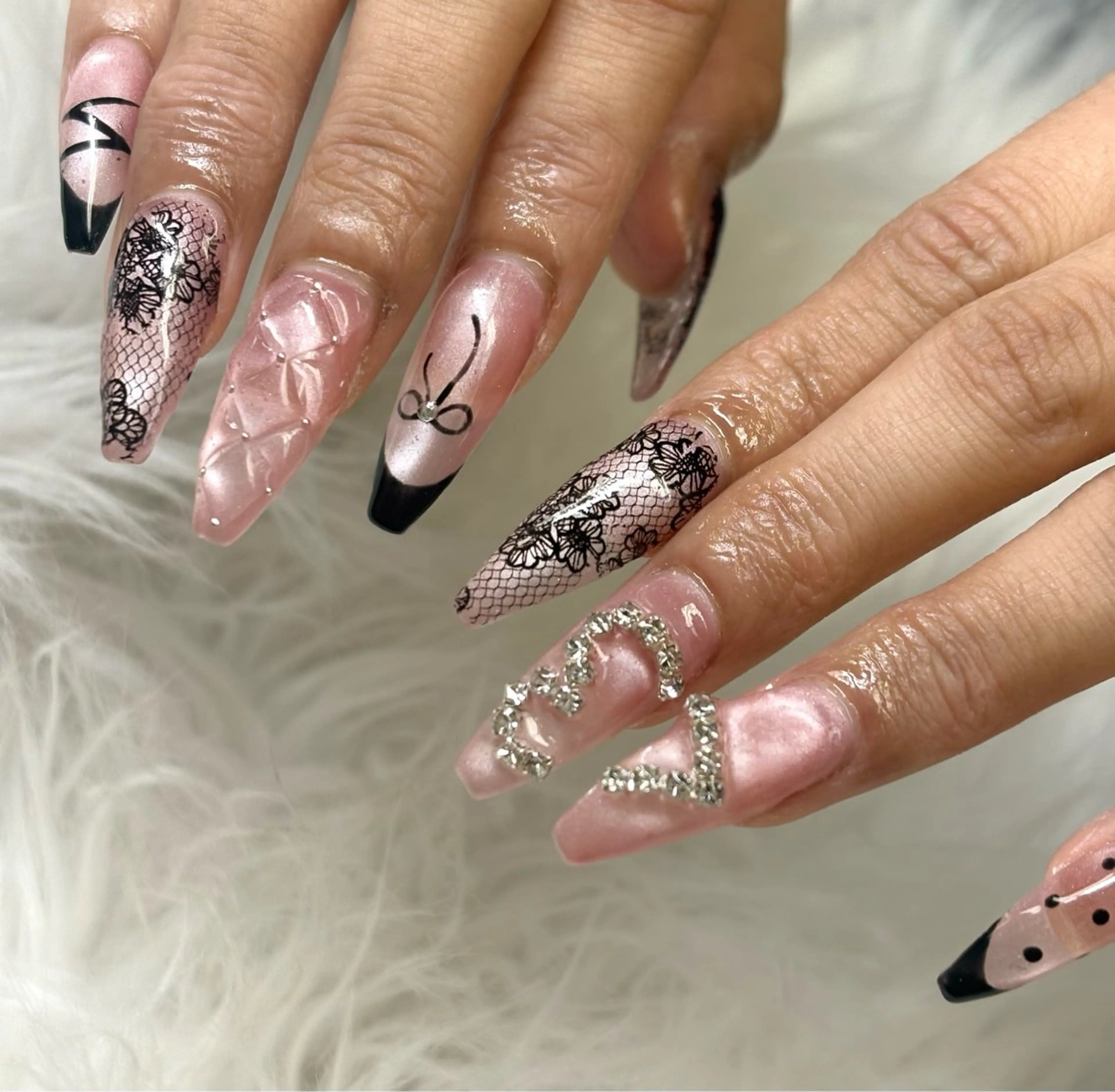 ネイル ガーリー レース ピンク リボン ハンドネイル フットネイル chai大阪上本町 sayakaのネイルデザイン