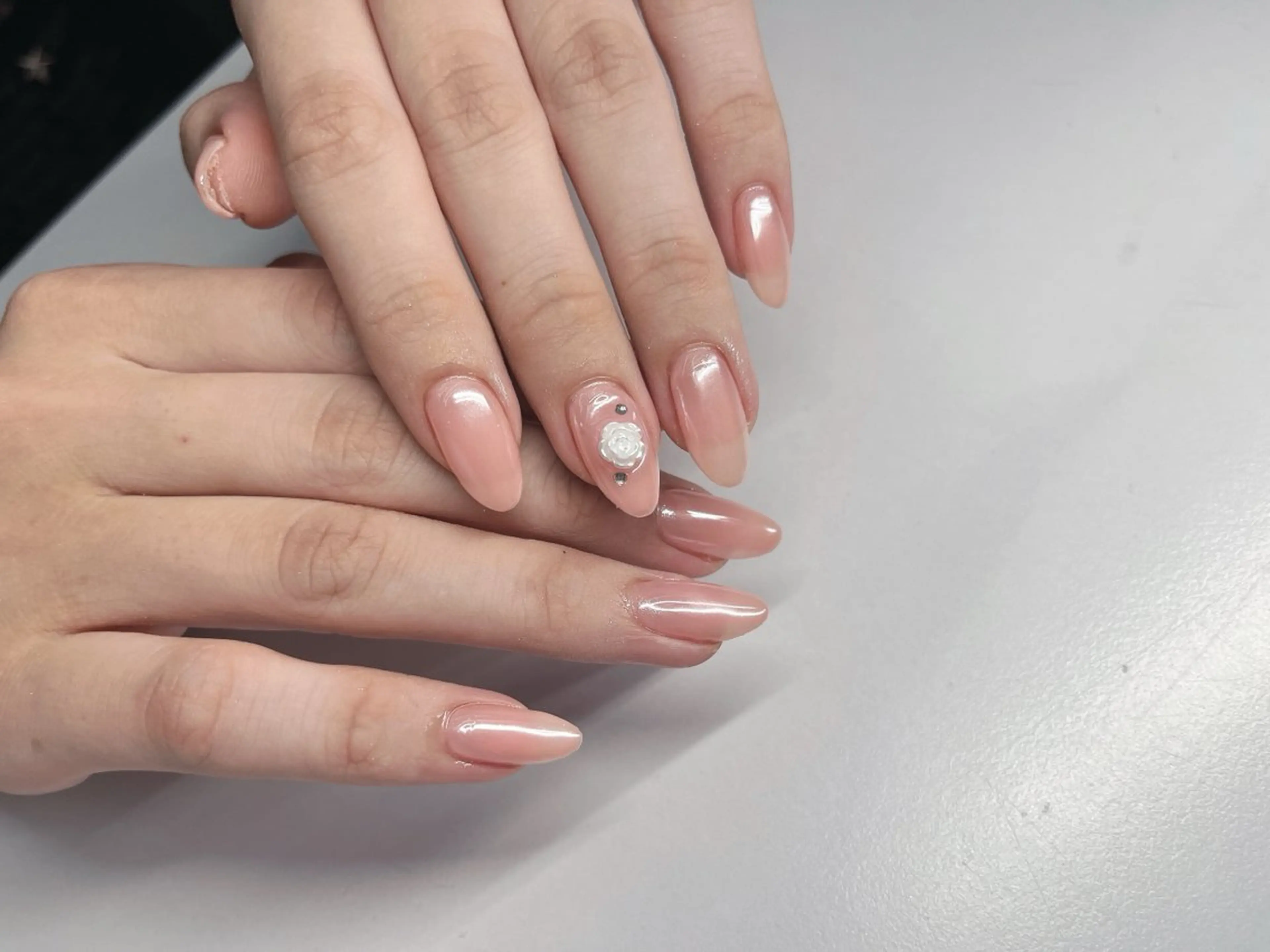 ネイル ミラーネイル ホワイト ✨原宿✨nail 🎀KOMOMO🎀のネイルデザイン