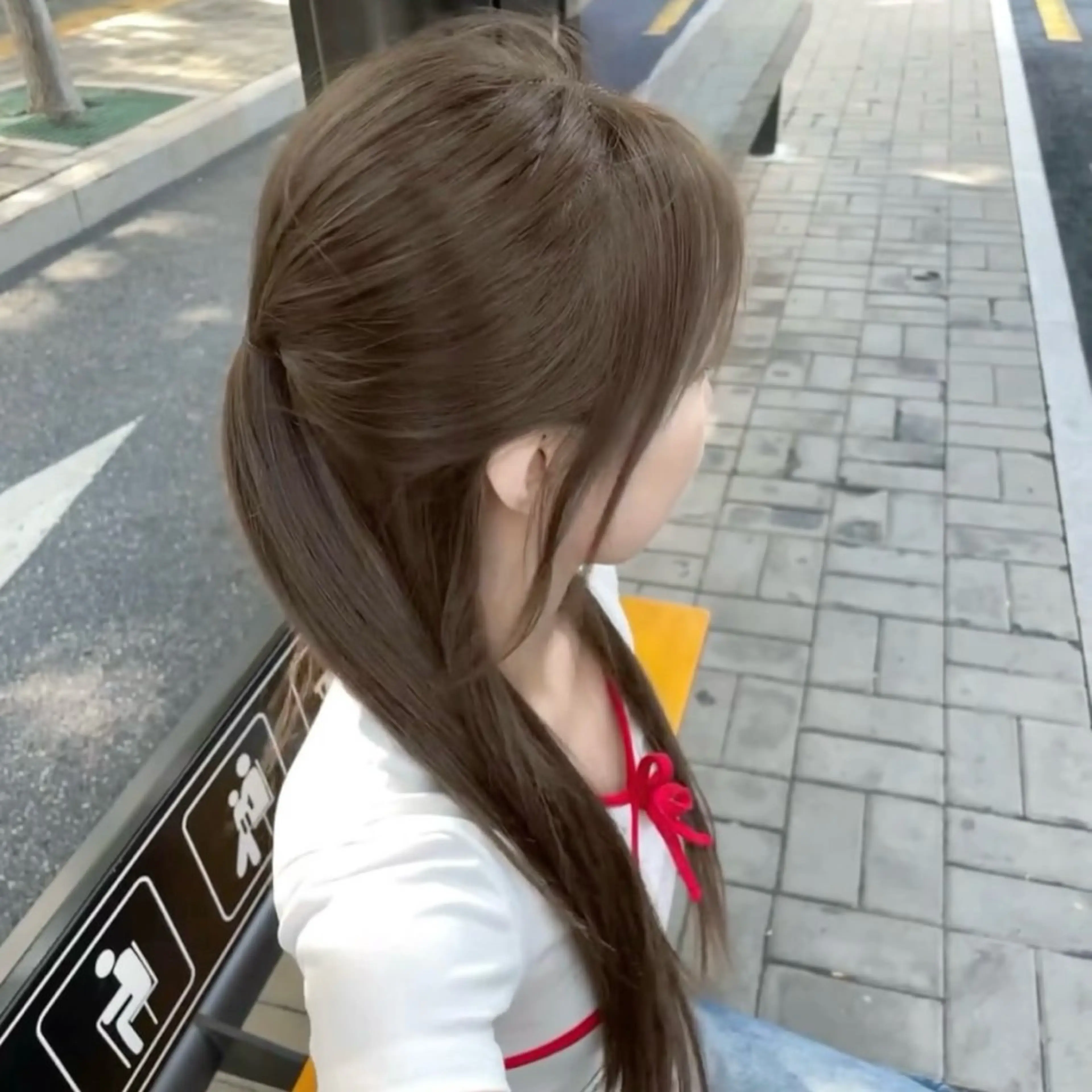 セミロング カラー ベージュカラー ブリーチ ケアカラー ブリーチなしカラー オリーブベージュ モテ韓国ヘア/ レイヤー🤍RIKAのヘアスタイル