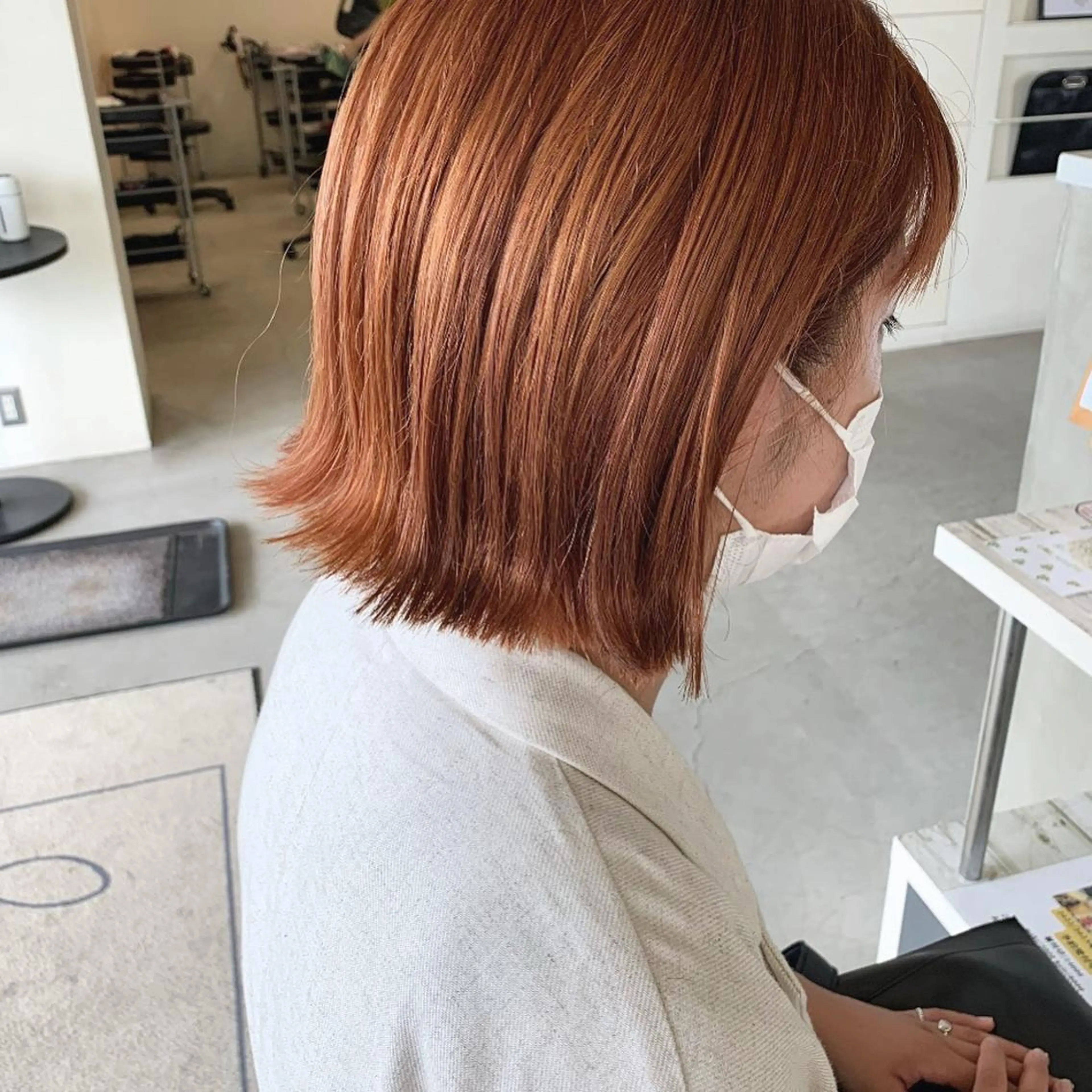 ショート カラー ブリーチ オレンジ 岩井 愛生のヘアスタイル