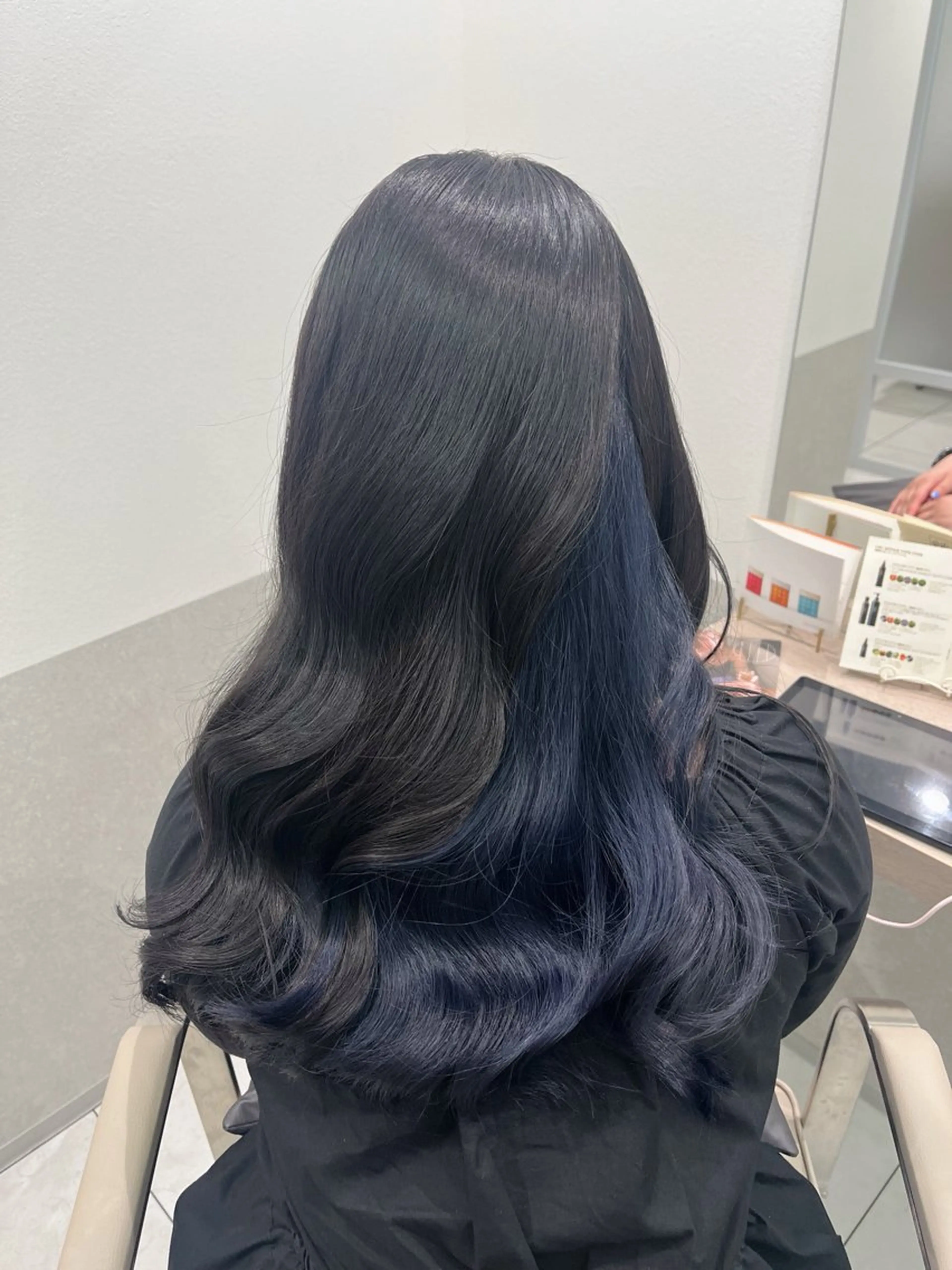 ロング カラー ブリーチ ブルーカラー ブルーバイオレット グラデーションカラー インナーカラー カット ヘアカラー トリートメント Eleanor 池袋 🧸Madoka🧸のヘアスタイル