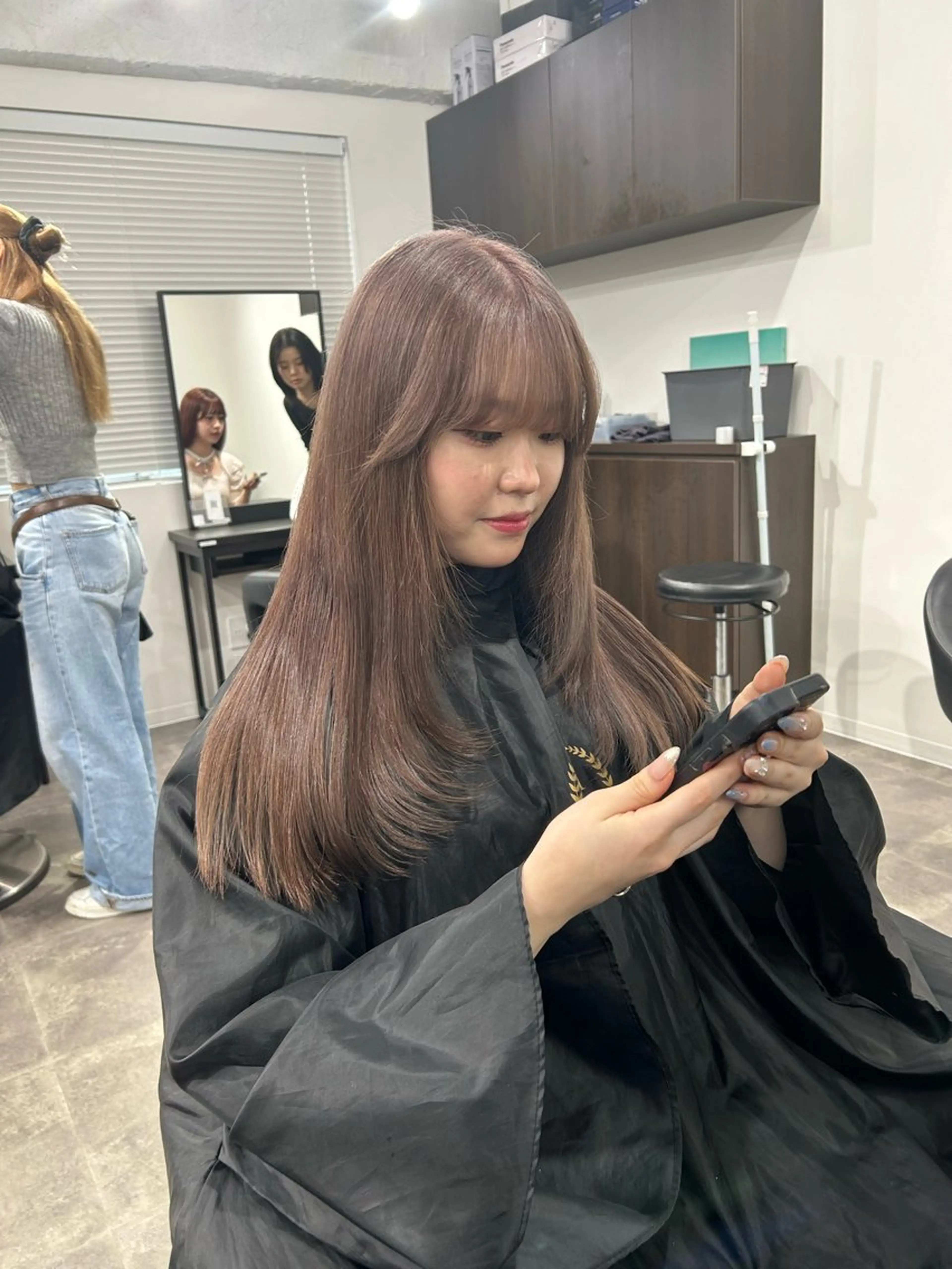 セミロング カラー ヘアアレンジ ベージュカラー ブリーチ ヘアカラー トリートメント ヘッドスパ ヘアセット 💎韓国/ レイヤー カット/ 暖色🫧のヘアスタイル