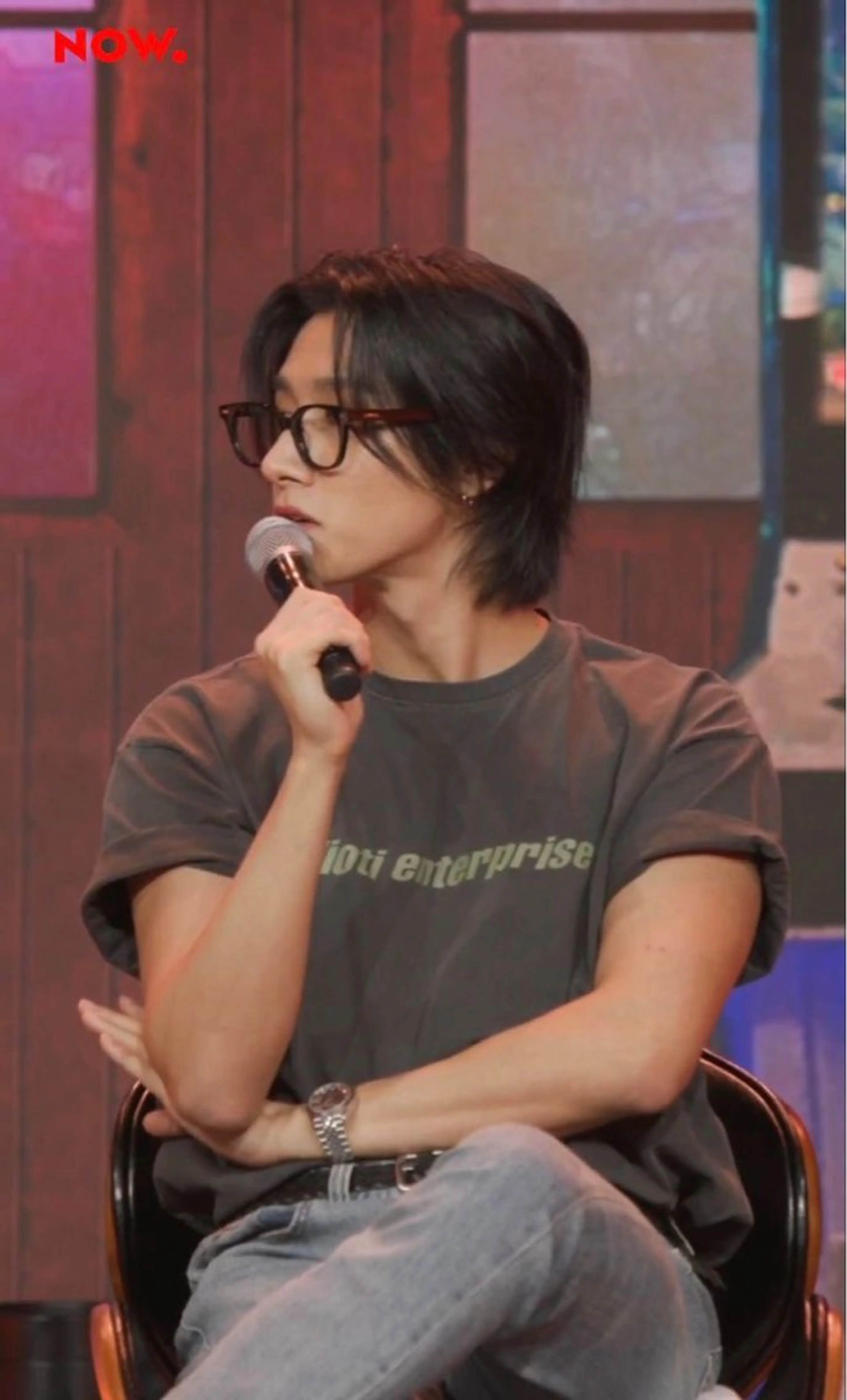 ミディアム メンズ 曲がる縮毛矯正 センターパートのヘアスタイル