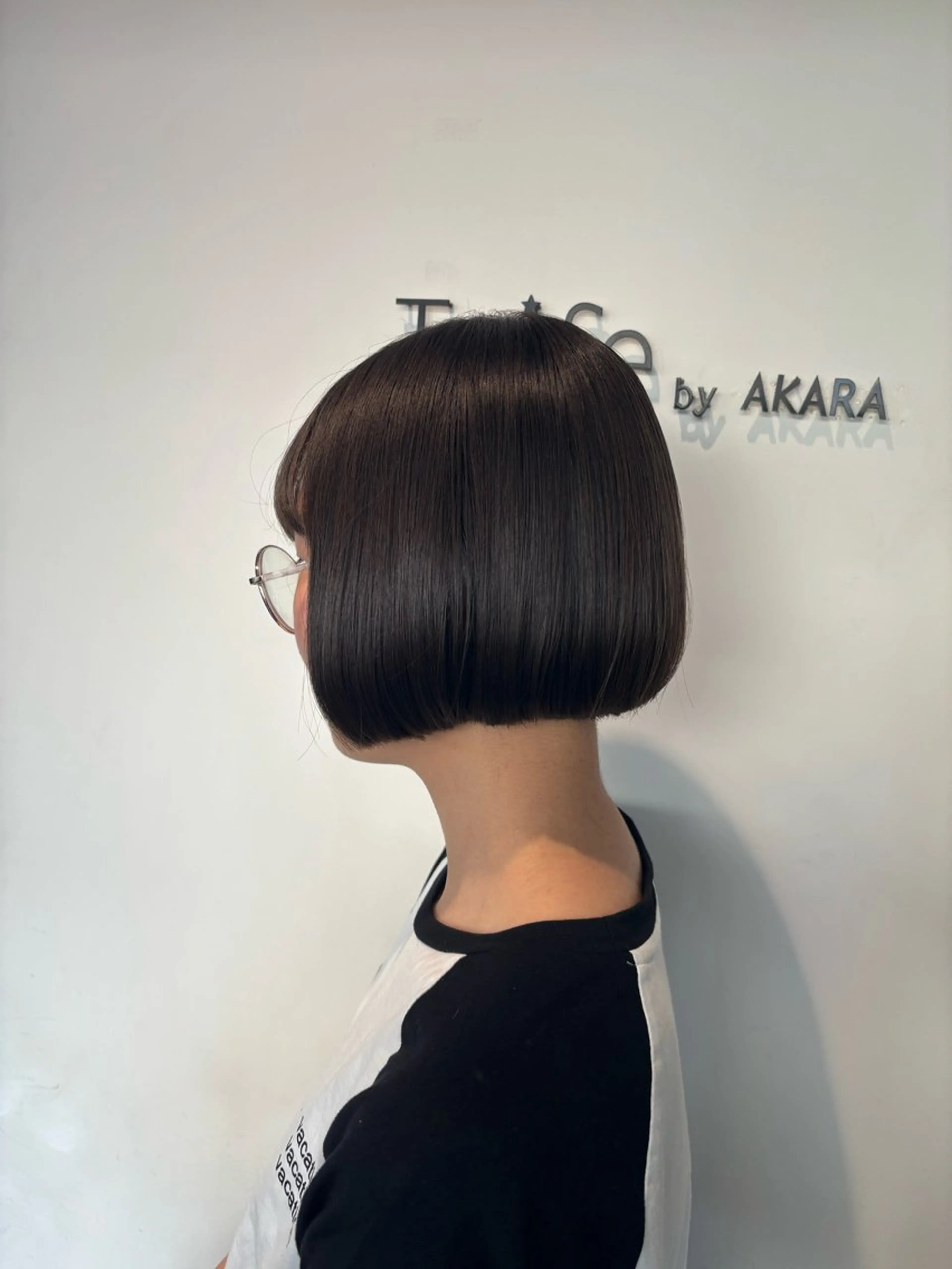 ミディアム ボブ カット 透明感カラー 🐺黛杏香🐺のヘアスタイル