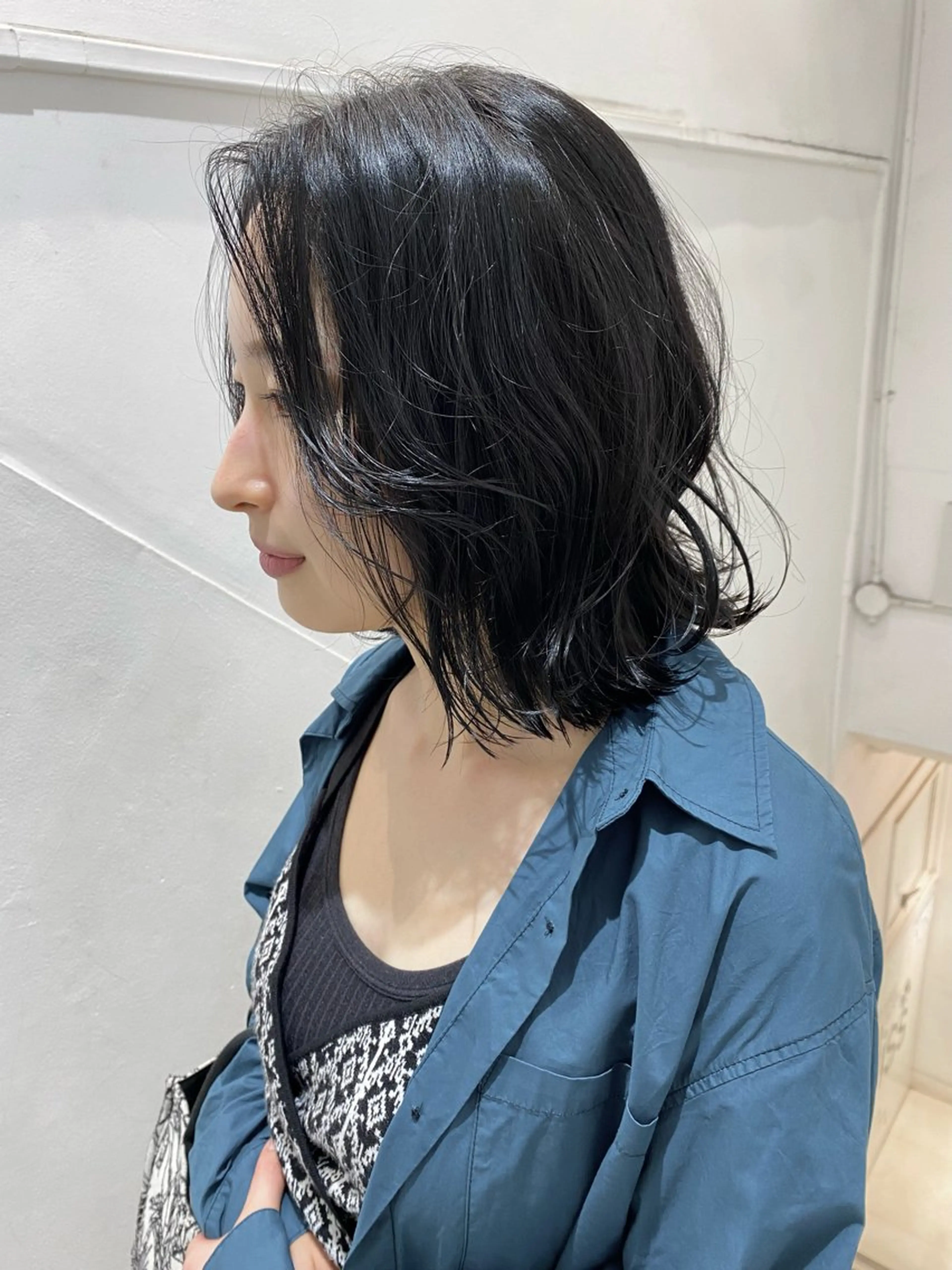 セミロング カラー 黒髪 ブルーカラー ブルーブラック ボブ ✨くびれスタイル✨️ 戸嶋穂乃香のヘアスタイル