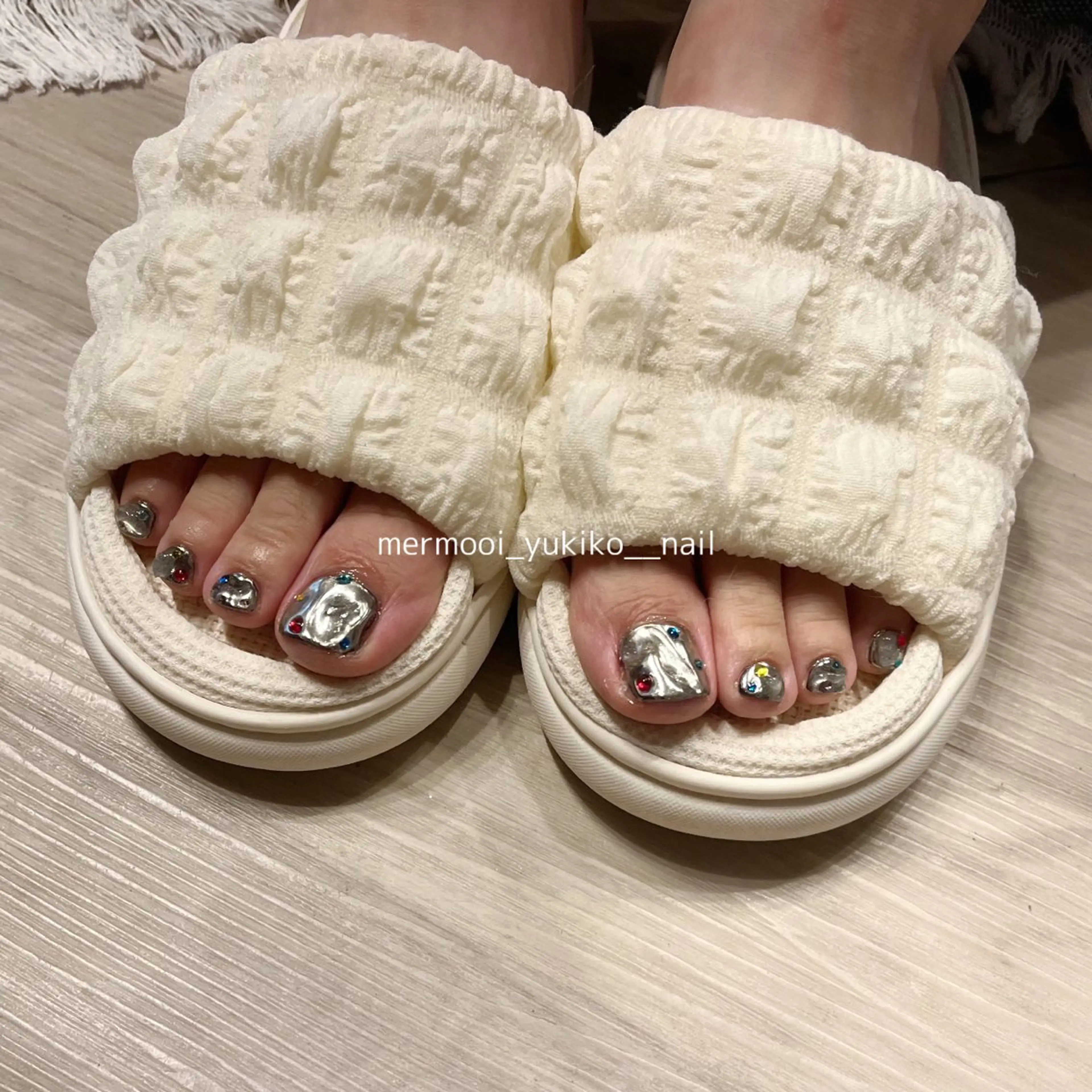 ネイル キラキラネイル ミラーネイル ストーンネイル melumooi nailのネイルデザイン