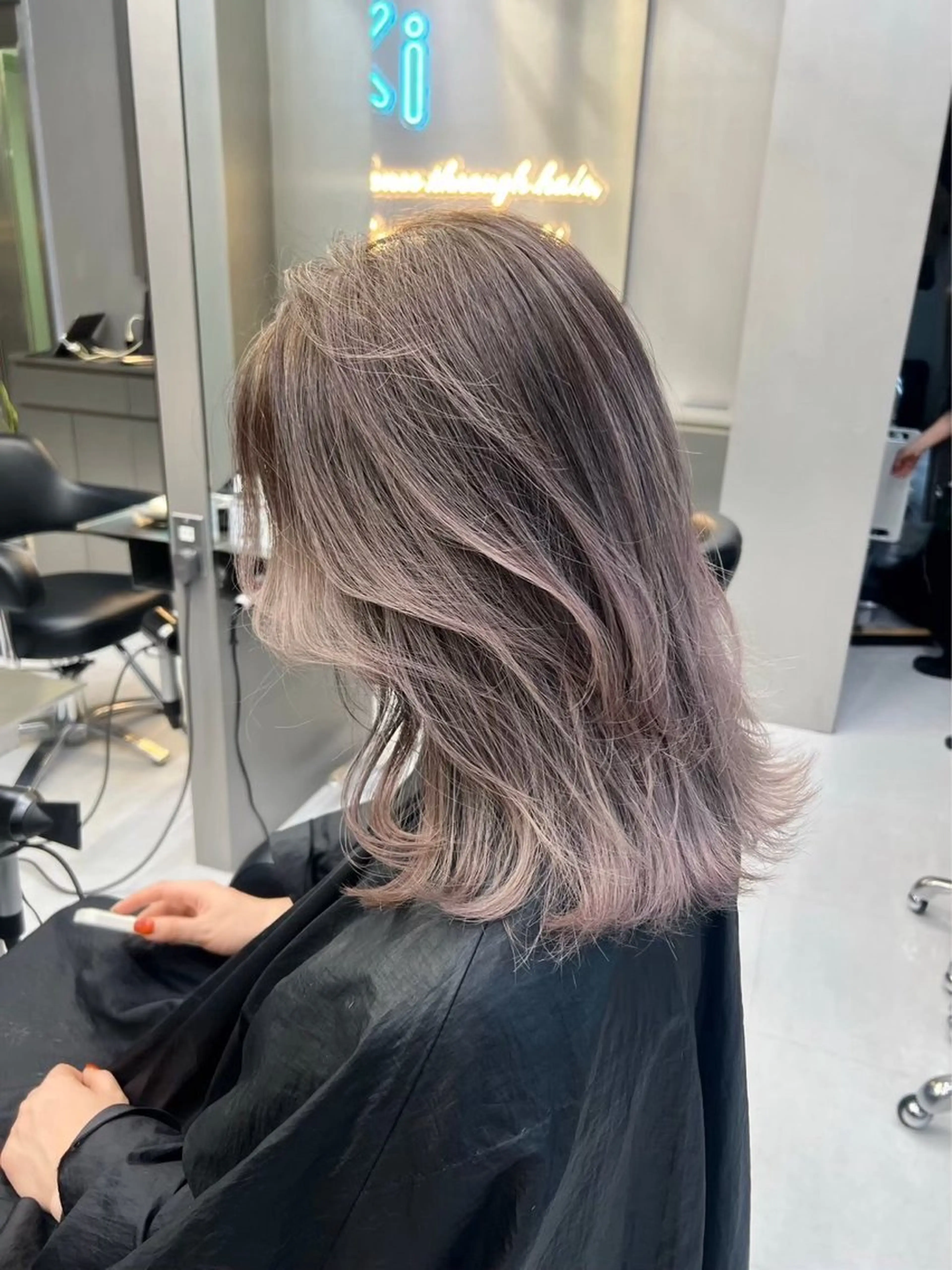 セミロング ヘアカラー ヘアセット 🫧バレイヤージュ/ ハイトーン/ミズキのヘアスタイル